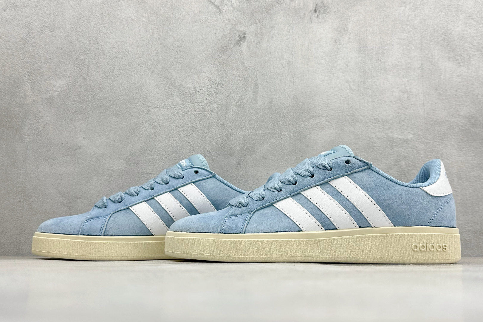 150 AD Grand Court Base 00s 复古轻便休闲低帮板鞋 IH6192