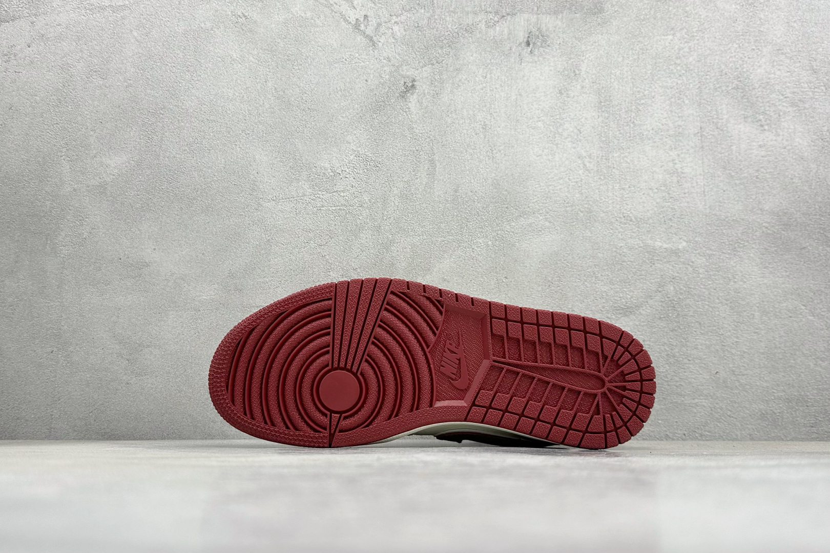 280 XC版Air Jordan 1“斯图西联名——酒红猪八” 高端定制 低帮 LR8888-016