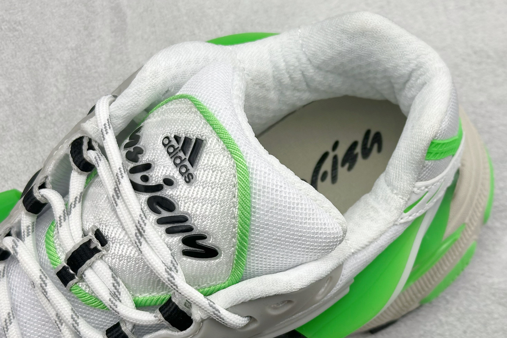 210 AD Adistar Jellyfish 联名款低帮复古风老爹鞋 JP9264