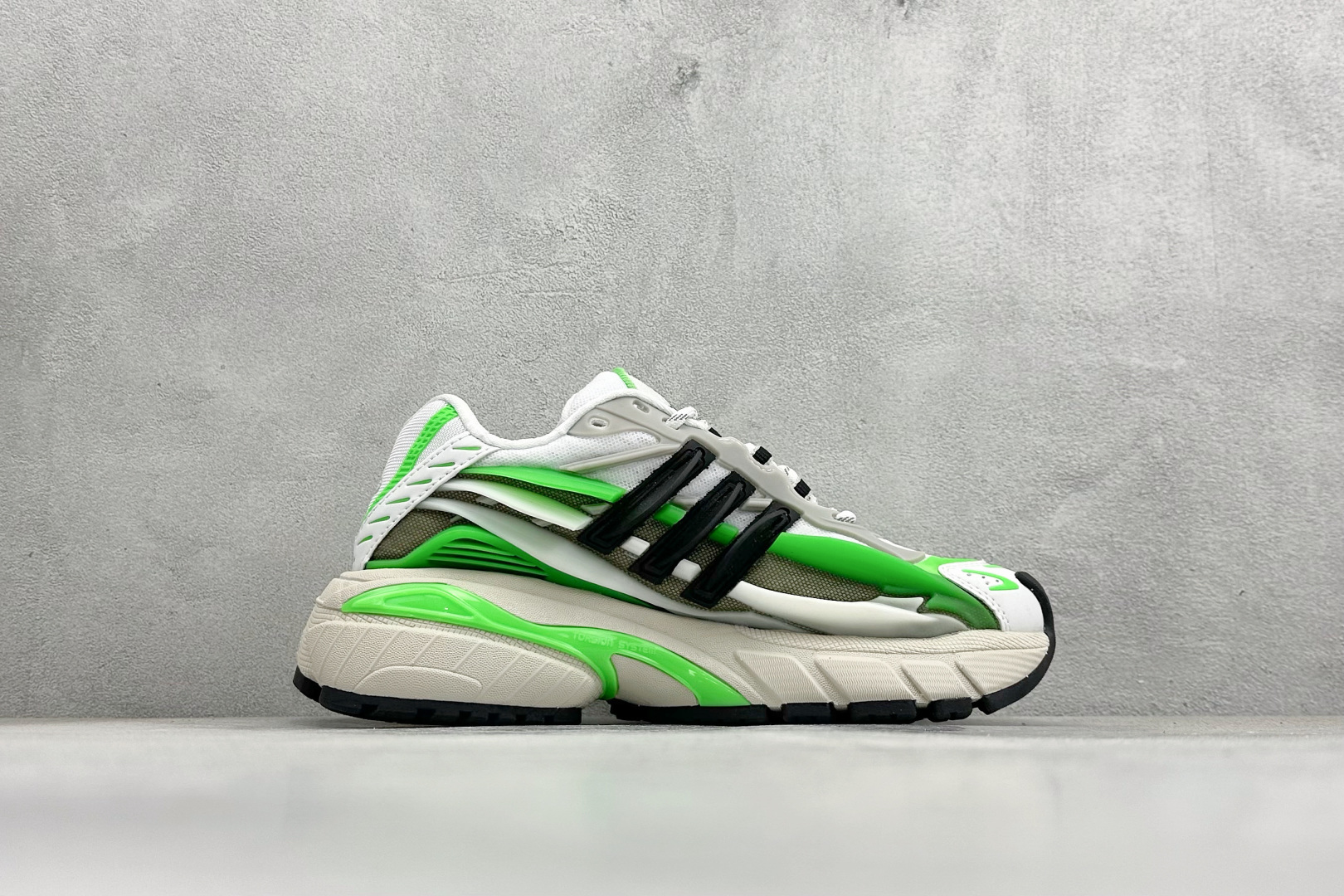 210 AD Adistar Jellyfish 联名款低帮复古风老爹鞋 JP9264