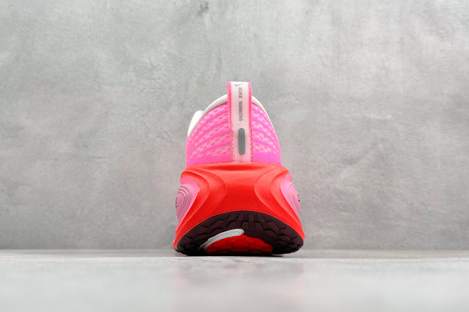 180 Nike Air Zoom Vomero Plus 耐克网面厚底气垫跑鞋 HV8154-604