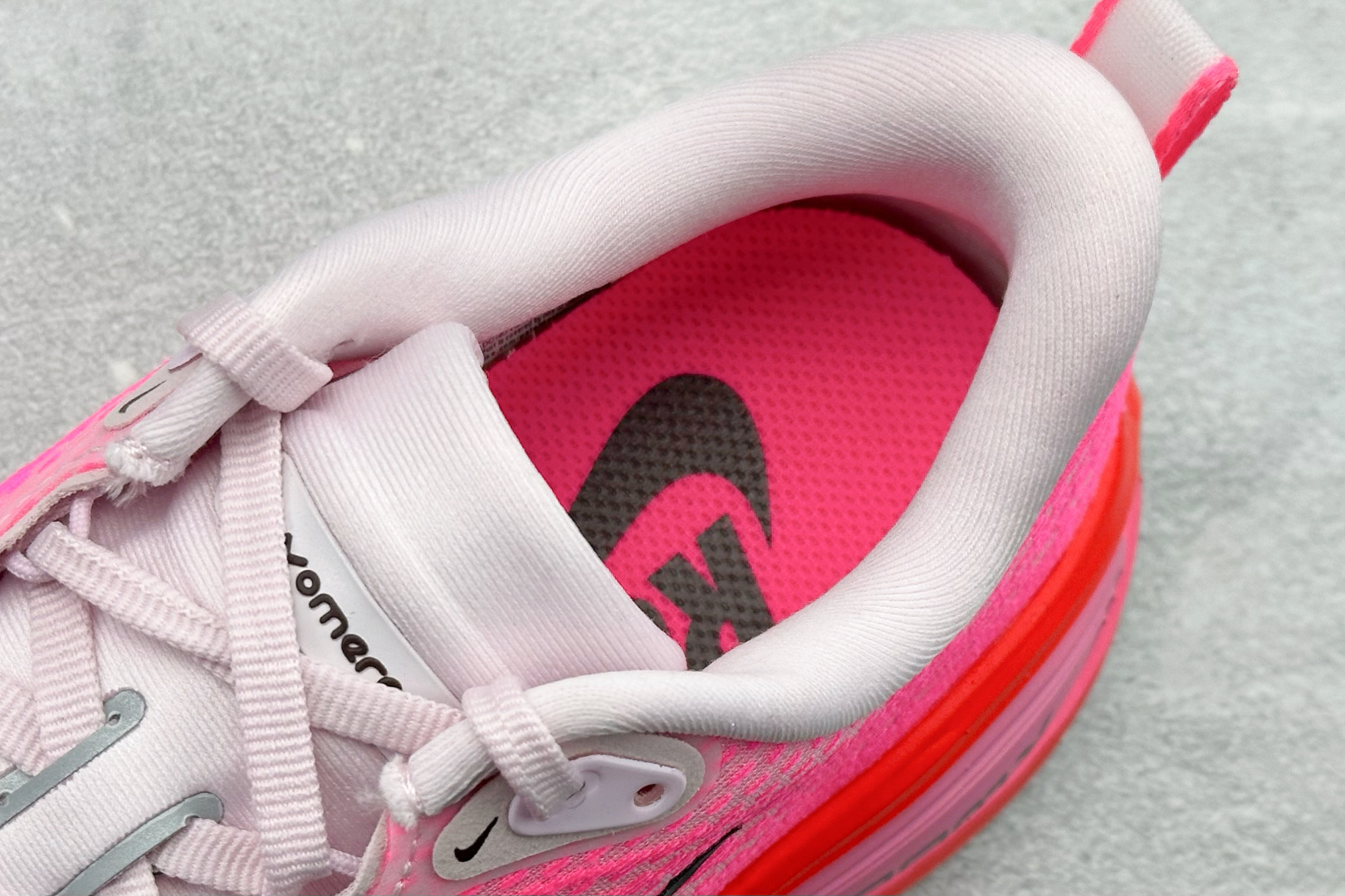 180 Nike Air Zoom Vomero Plus 耐克网面厚底气垫跑鞋 HV8154-604