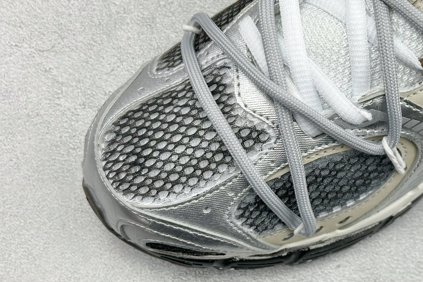 300 NK V5 RNR 舒适百搭防滑耐磨低帮跑步鞋 HQ7901-102