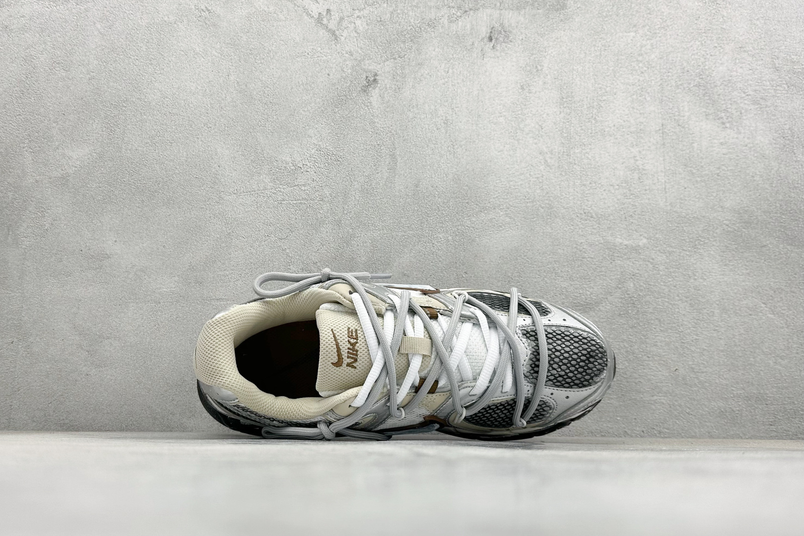 300 NK V5 RNR 舒适百搭防滑耐磨低帮跑步鞋 HQ7901-102