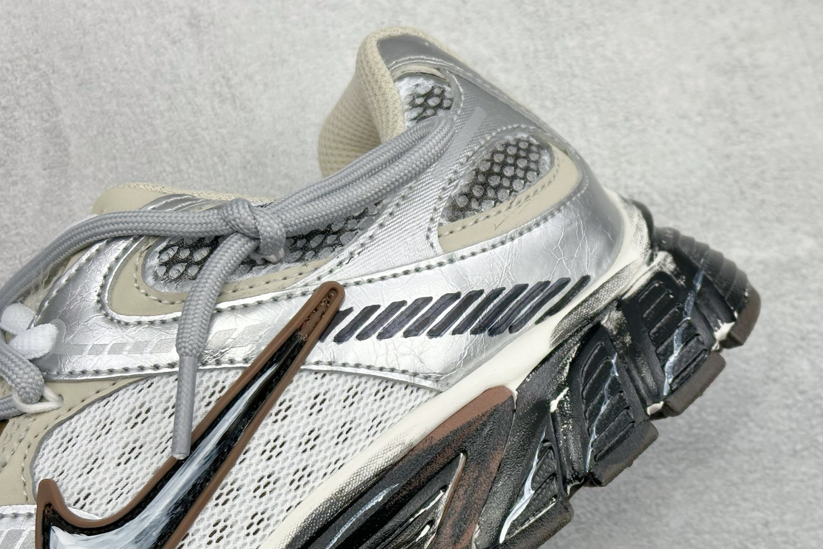 300 NK V5 RNR 舒适百搭防滑耐磨低帮跑步鞋 HQ7901-102