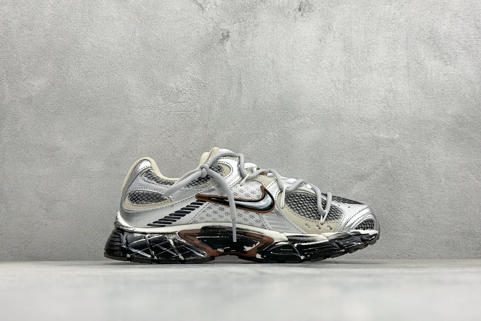 300 NK V5 RNR 舒适百搭防滑耐磨低帮跑步鞋 HQ7901-102