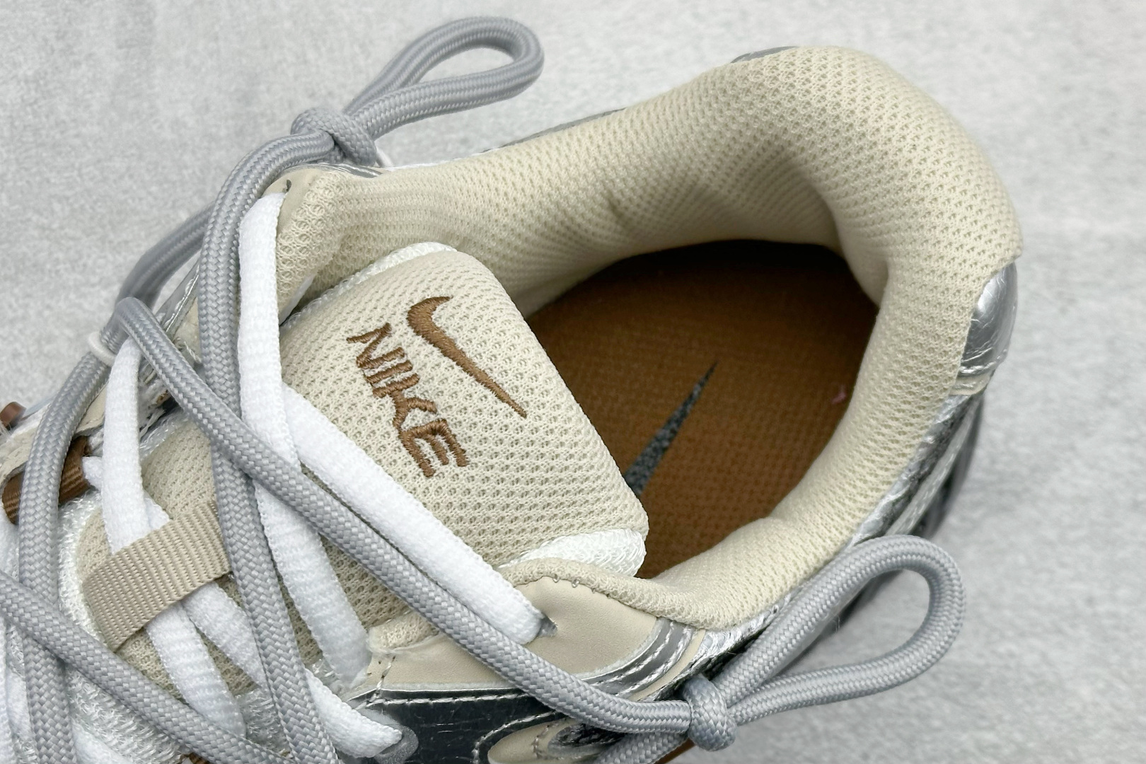 300 NK V5 RNR 舒适百搭防滑耐磨低帮跑步鞋 HQ7901-102