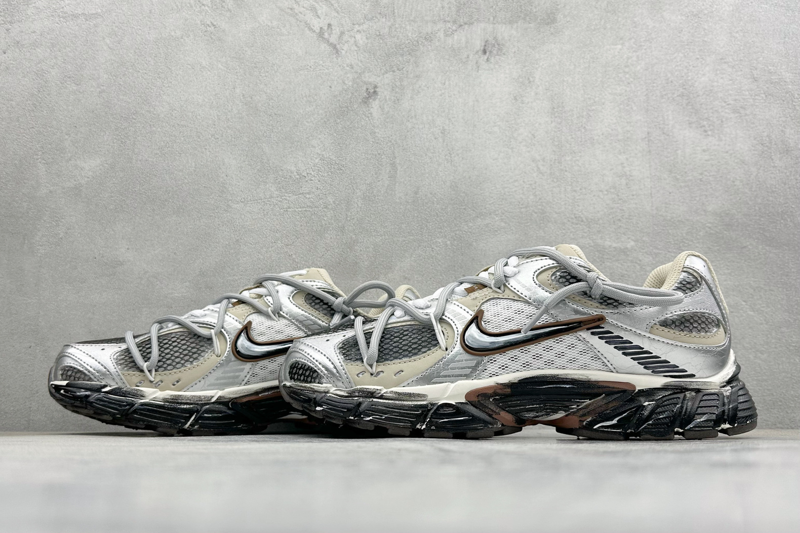 300 NK V5 RNR 舒适百搭防滑耐磨低帮跑步鞋 HQ7901-102