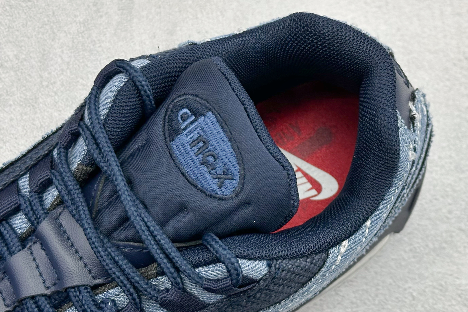 NK Air Max 95 SP 潮流百搭休闲气垫缓震慢跑鞋 HM4743-400