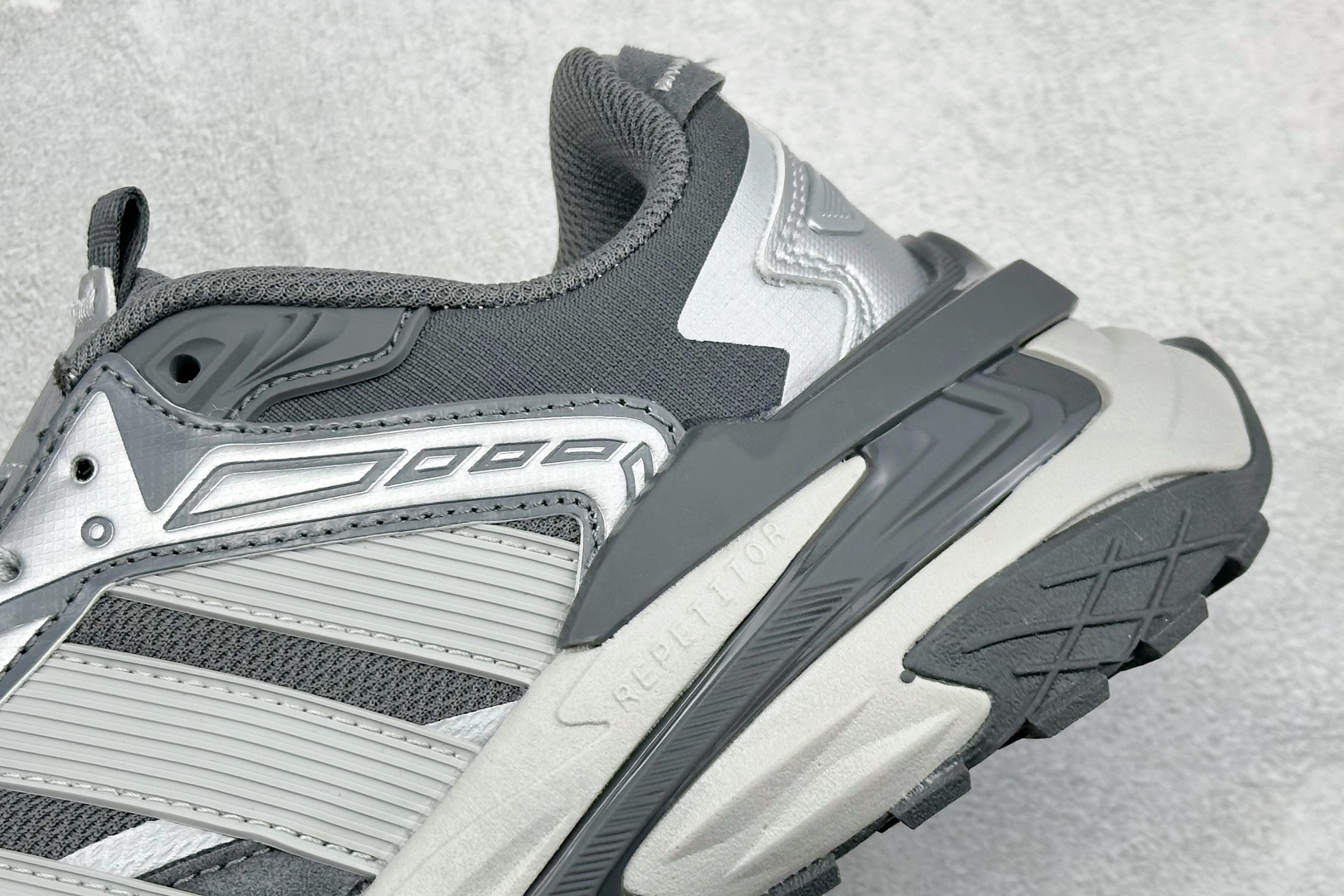 200 XS版AdidXLG StoEdge 阿迪复古透气休闲老爹鞋 KK1002