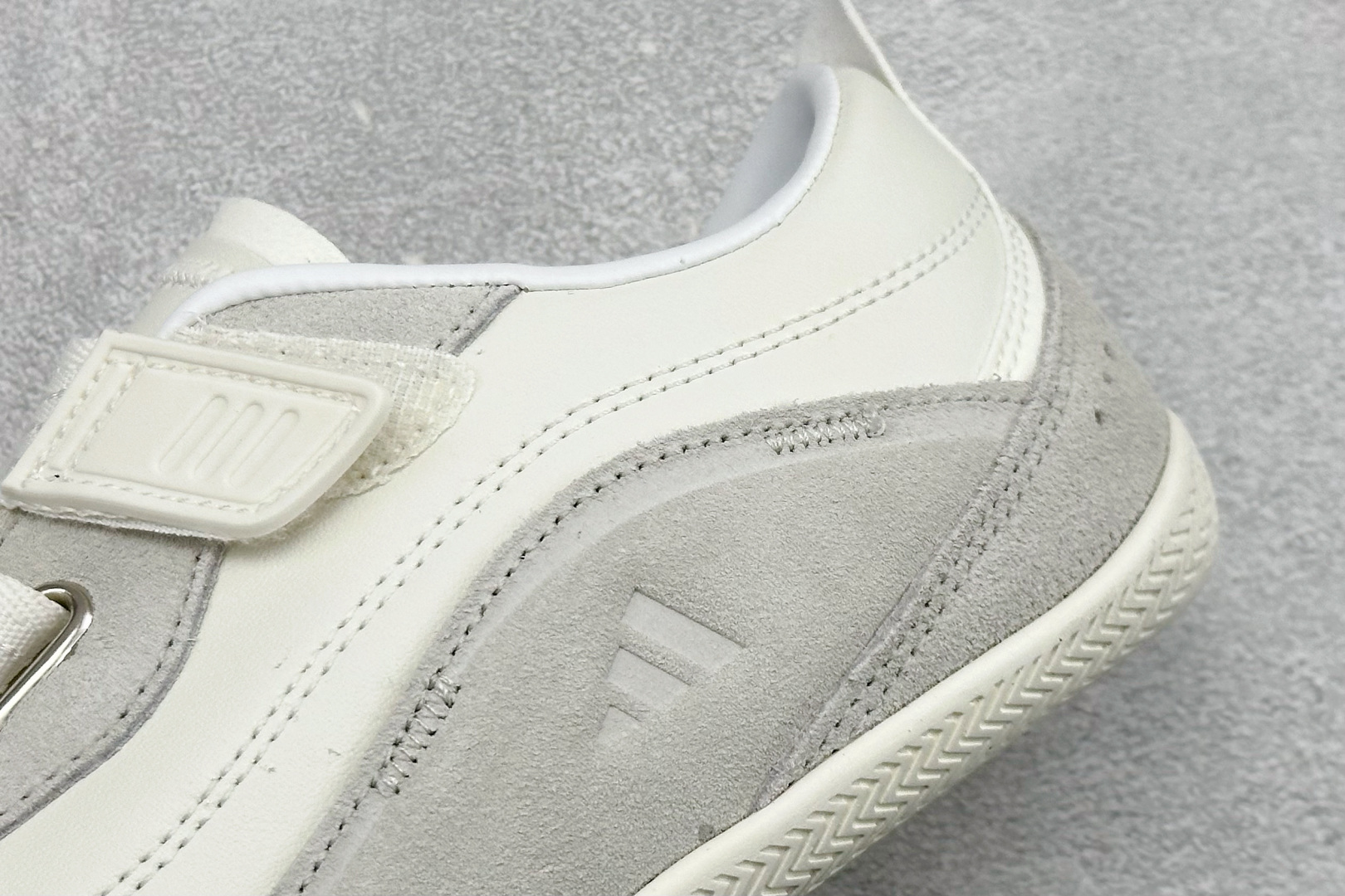 180 XL版AD Urban Reverie 魔术贴城市芭蕾风薄底休闲鞋 JQ9390