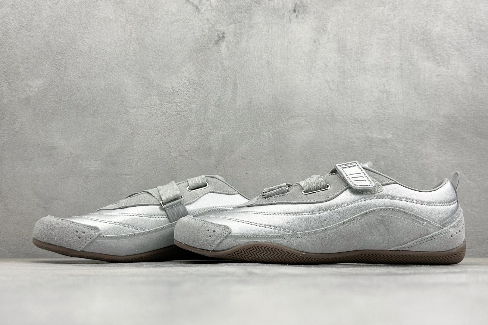 180 XL版AD Urban Reverie 魔术贴城市芭蕾风薄底休闲鞋 JQ9392