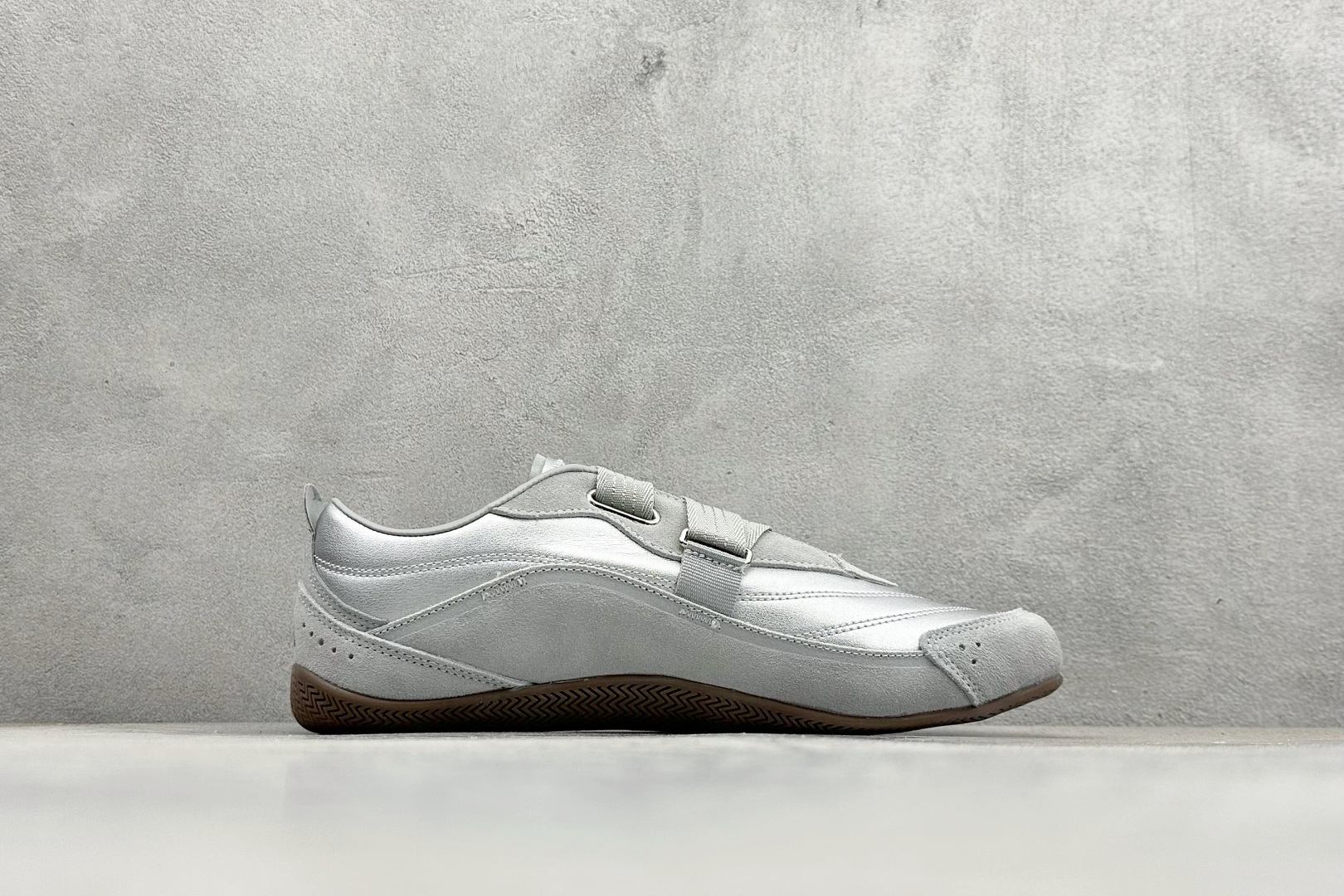 180 XL版AD Urban Reverie 魔术贴城市芭蕾风薄底休闲鞋 JQ9392