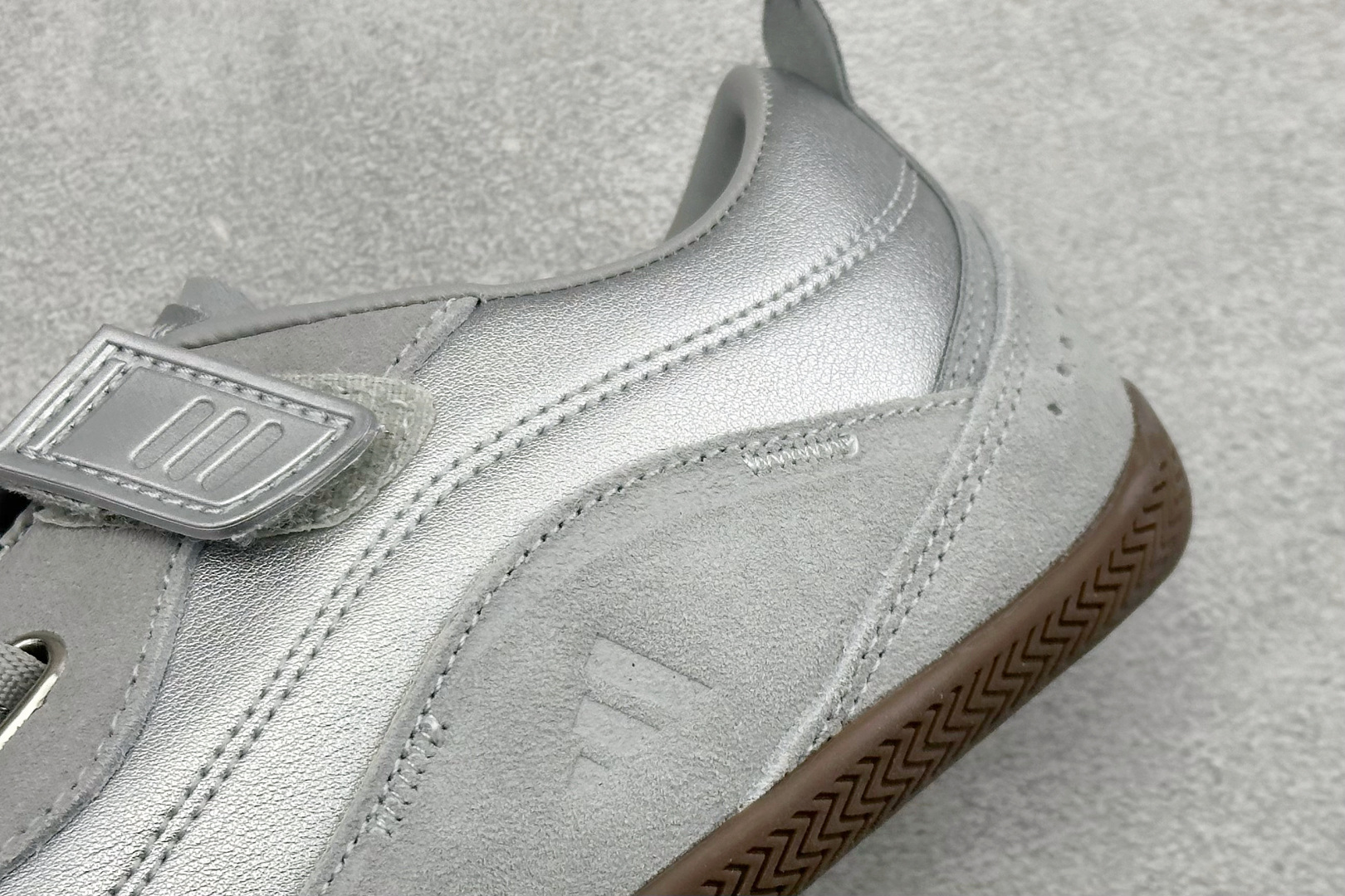 180 XL版AD Urban Reverie 魔术贴城市芭蕾风薄底休闲鞋 JQ9392