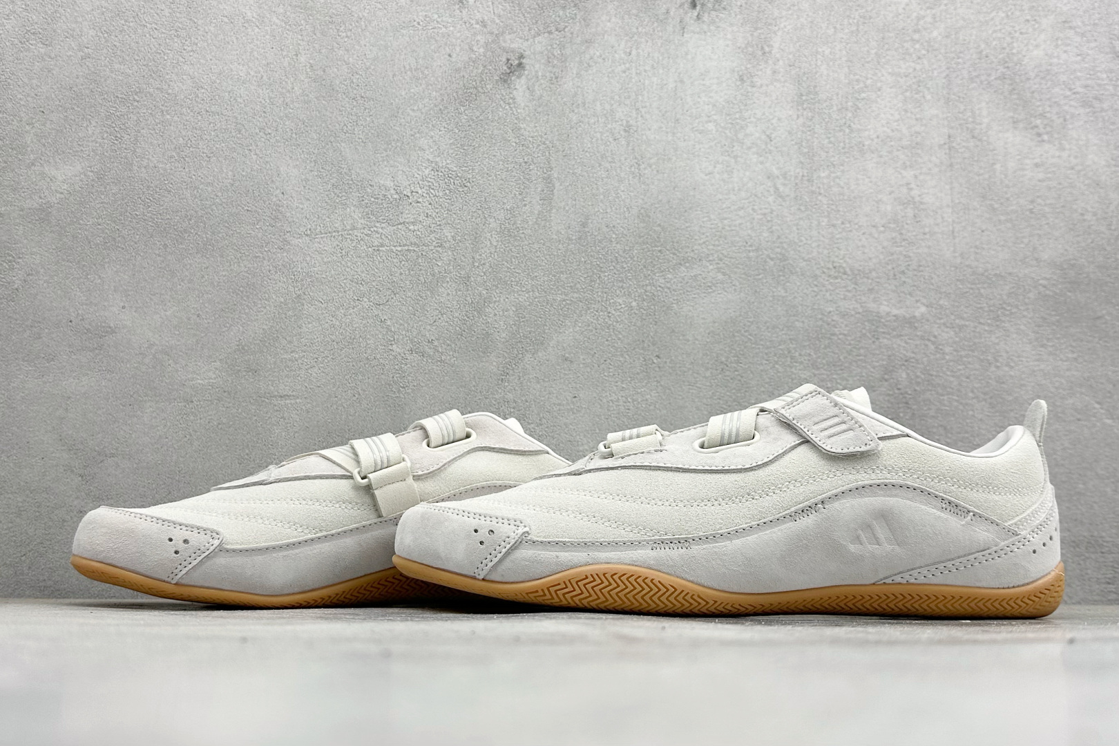 180 XL版AD Urban Reverie 魔术贴城市芭蕾风薄底休闲鞋 JS0151