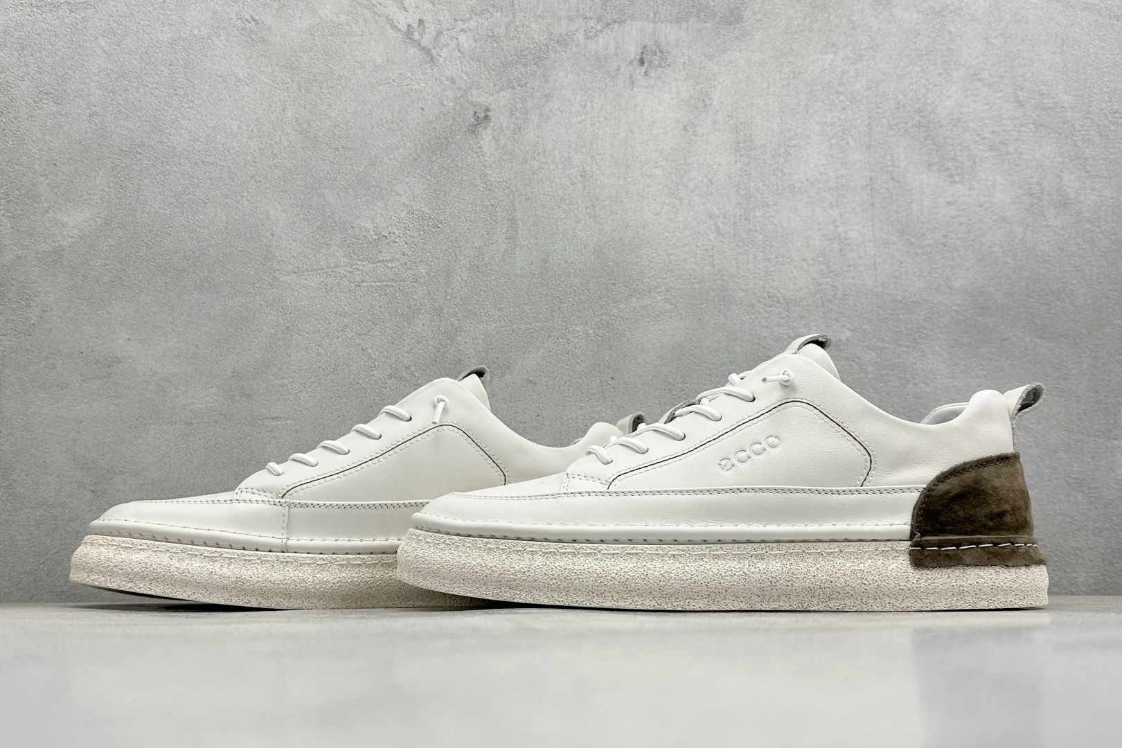 300 Ecco 爱步2022秋冬新款皮面休闲防滑平底鞋 958836-01002