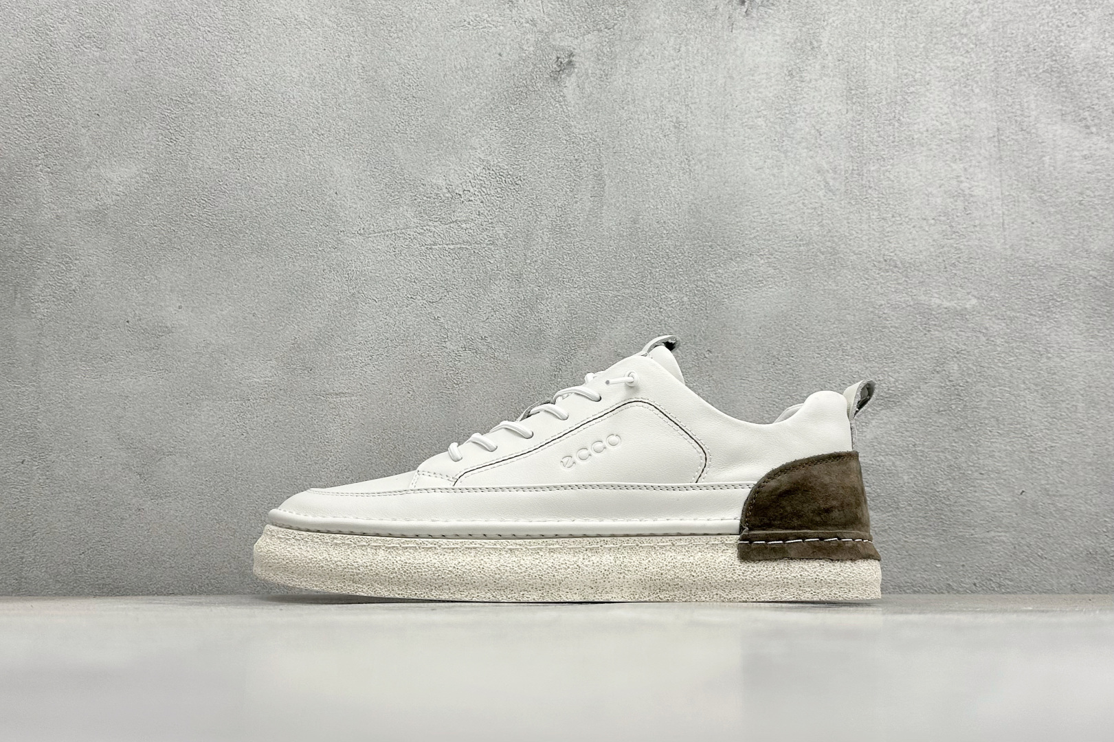 300 Ecco 爱步2022秋冬新款皮面休闲防滑平底鞋 958836-01002