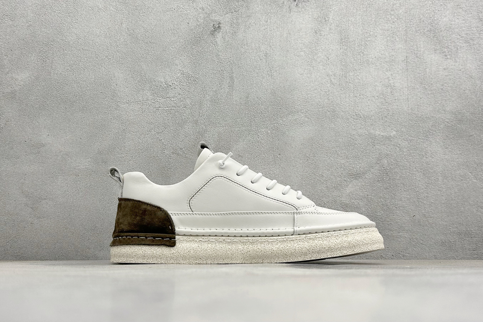 300 Ecco 爱步2022秋冬新款皮面休闲防滑平底鞋 958836-01002