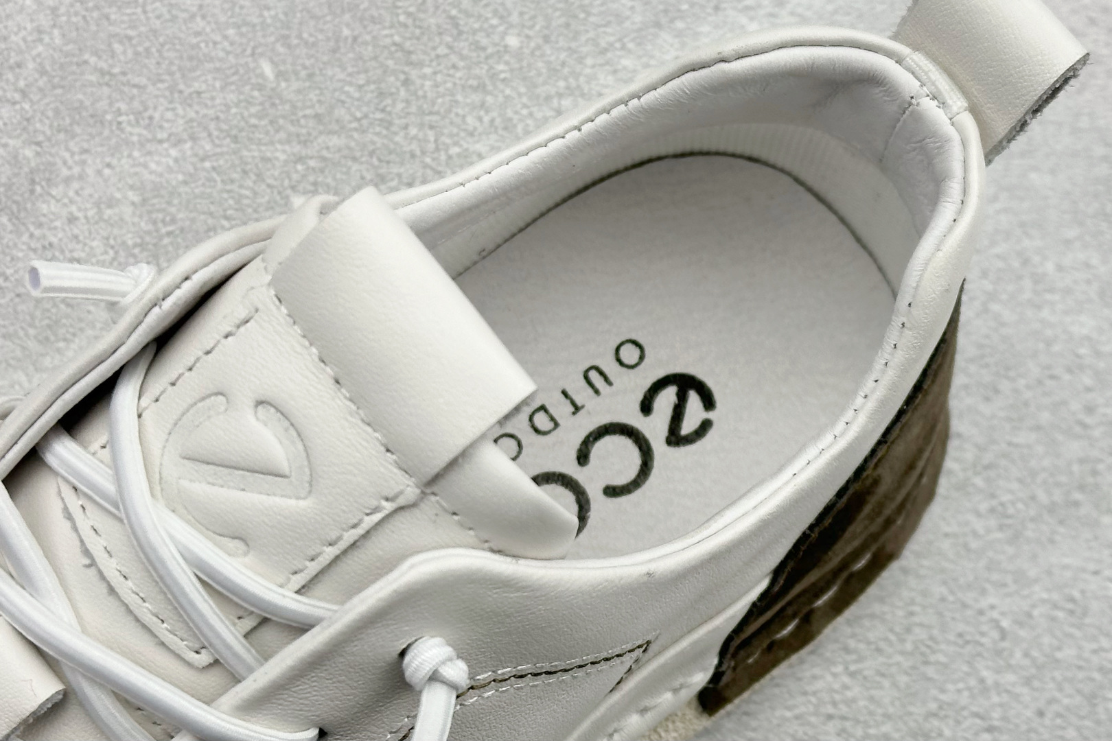 300 Ecco 爱步2022秋冬新款皮面休闲防滑平底鞋 958836-01002