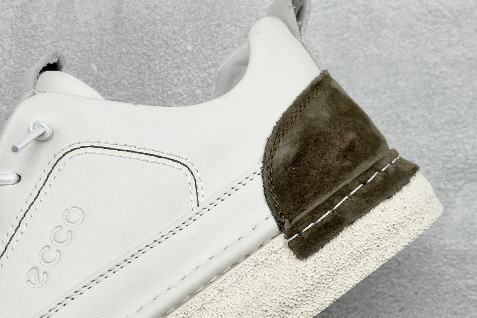 300 Ecco 爱步2022秋冬新款皮面休闲防滑平底鞋 958836-01002