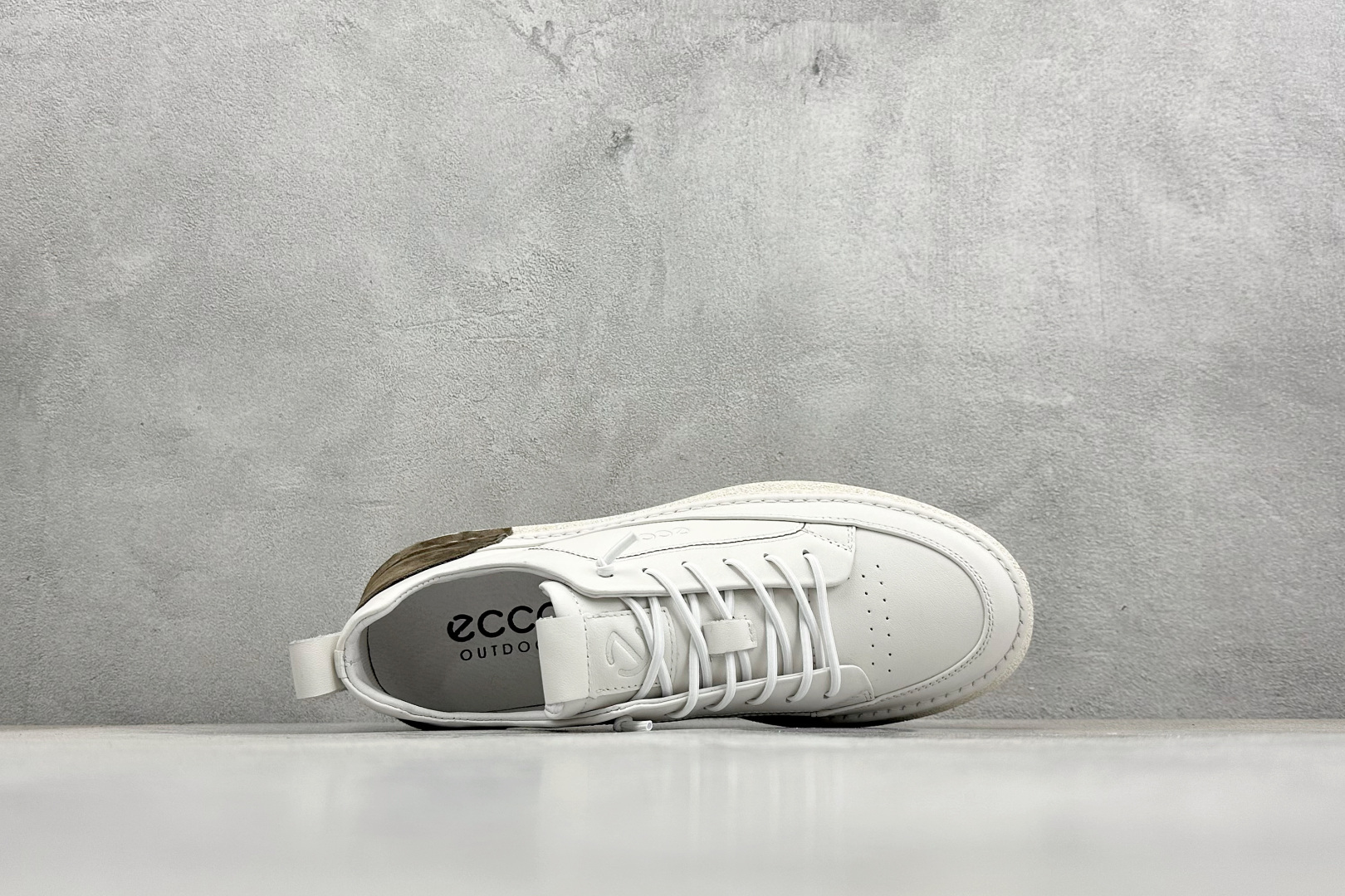 300 Ecco 爱步2022秋冬新款皮面休闲防滑平底鞋 958836-01002