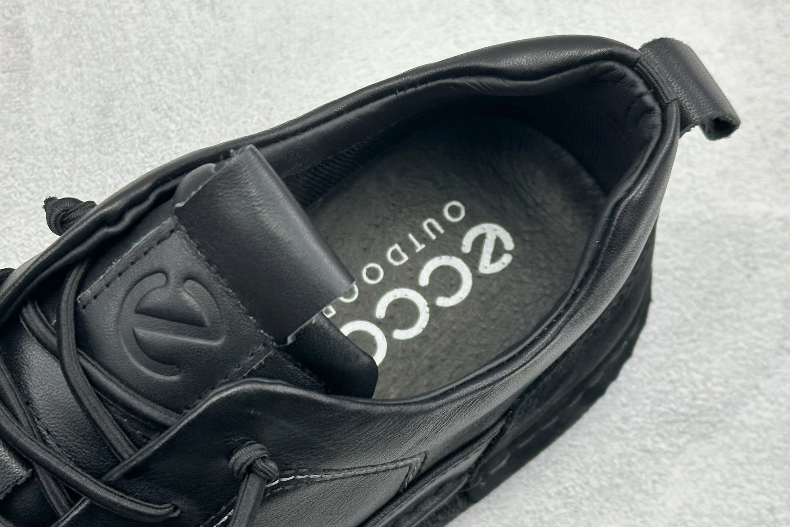 300 Ecco 爱步2022秋冬新款皮面休闲防滑平底鞋 958836-01001