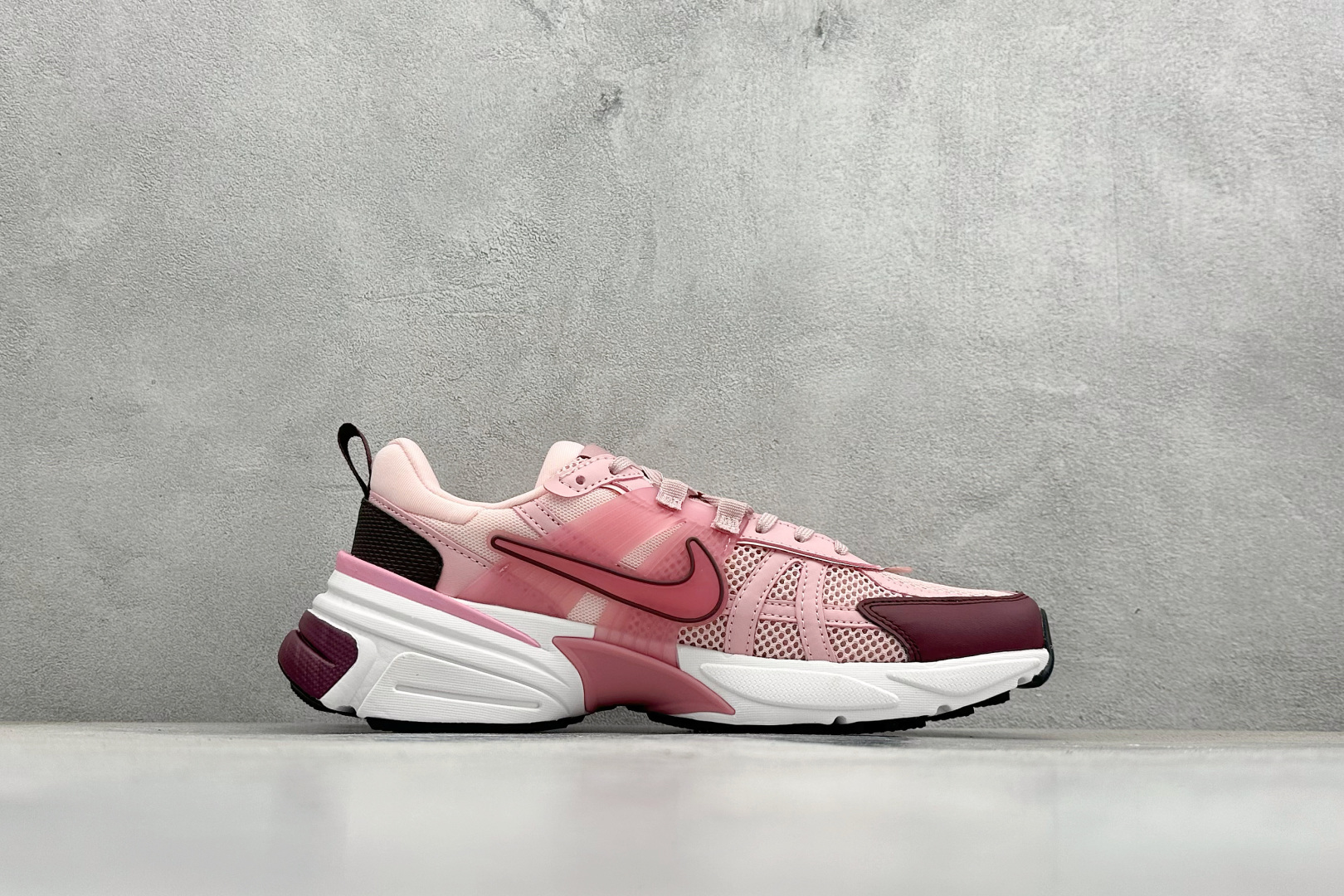 180 Nike V2K Run 减震防滑复古低帮跑步鞋 FN0738-106-Chinese UA Cheap High Quatity Brand Clothes Bags handbags Sneakers wholesale wholesaler seller from China Factory suppliers Fashion Clothing Shoes best Quality Beautiful Price 180 Nike V2K Run 减震防滑复古低帮跑步鞋 FN0738-106