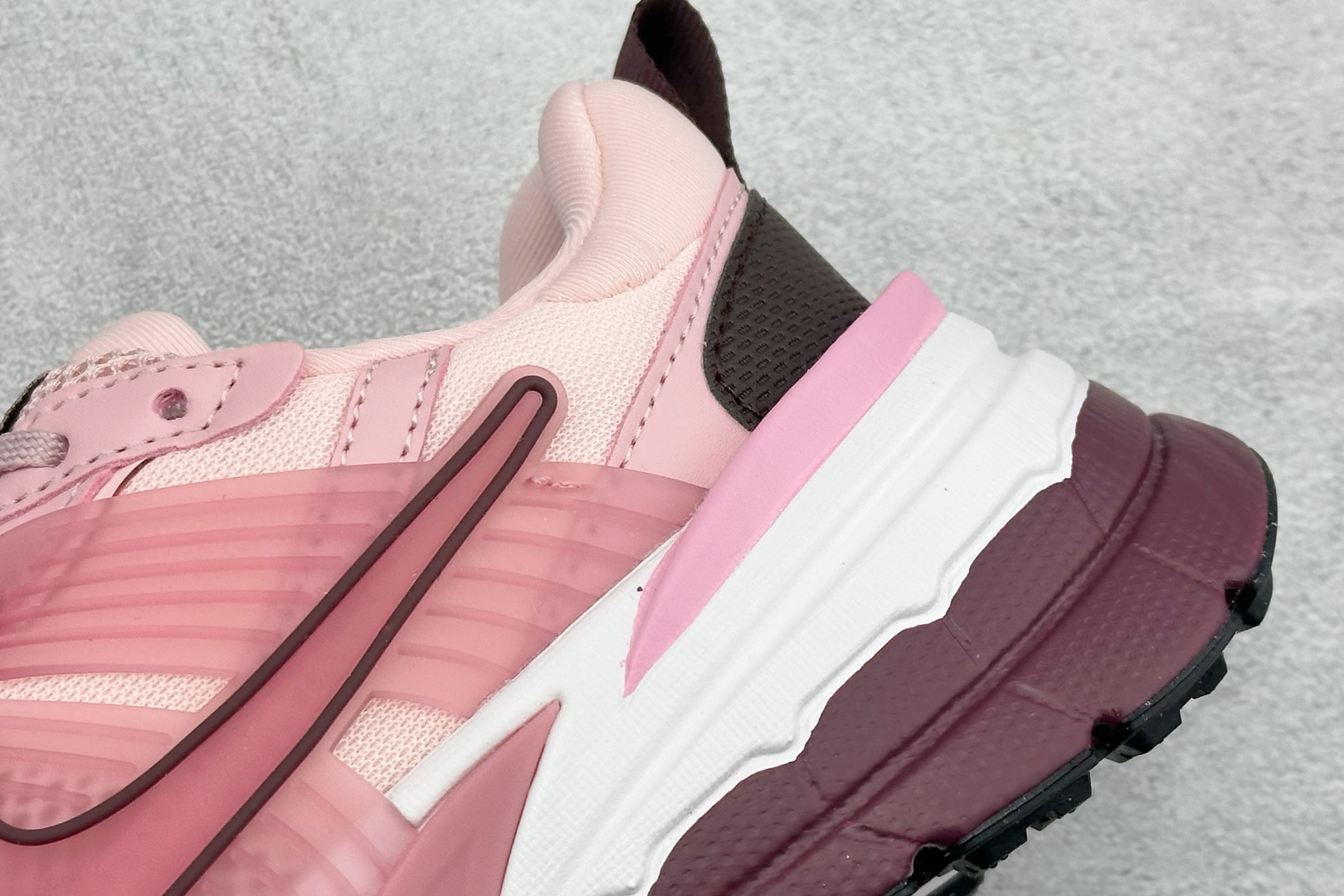 180 Nike V2K Run 减震防滑复古低帮跑步鞋 FN0738-106-Chinese UA Cheap High Quatity Brand Clothes Bags handbags Sneakers wholesale wholesaler seller from China Factory suppliers Fashion Clothing Shoes best Quality Beautiful Price 180 Nike V2K Run 减震防滑复古低帮跑步鞋 FN0738-106