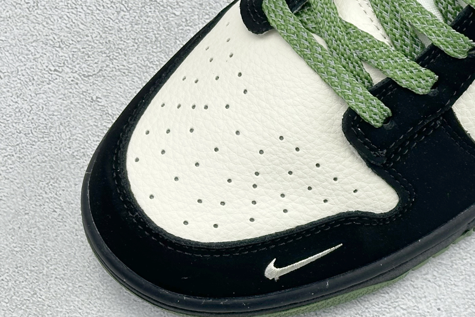 280 Nike SB Dunk Low “Superme联名------军绿麂皮” 高端定制 低帮休闲板鞋 SD8888-006