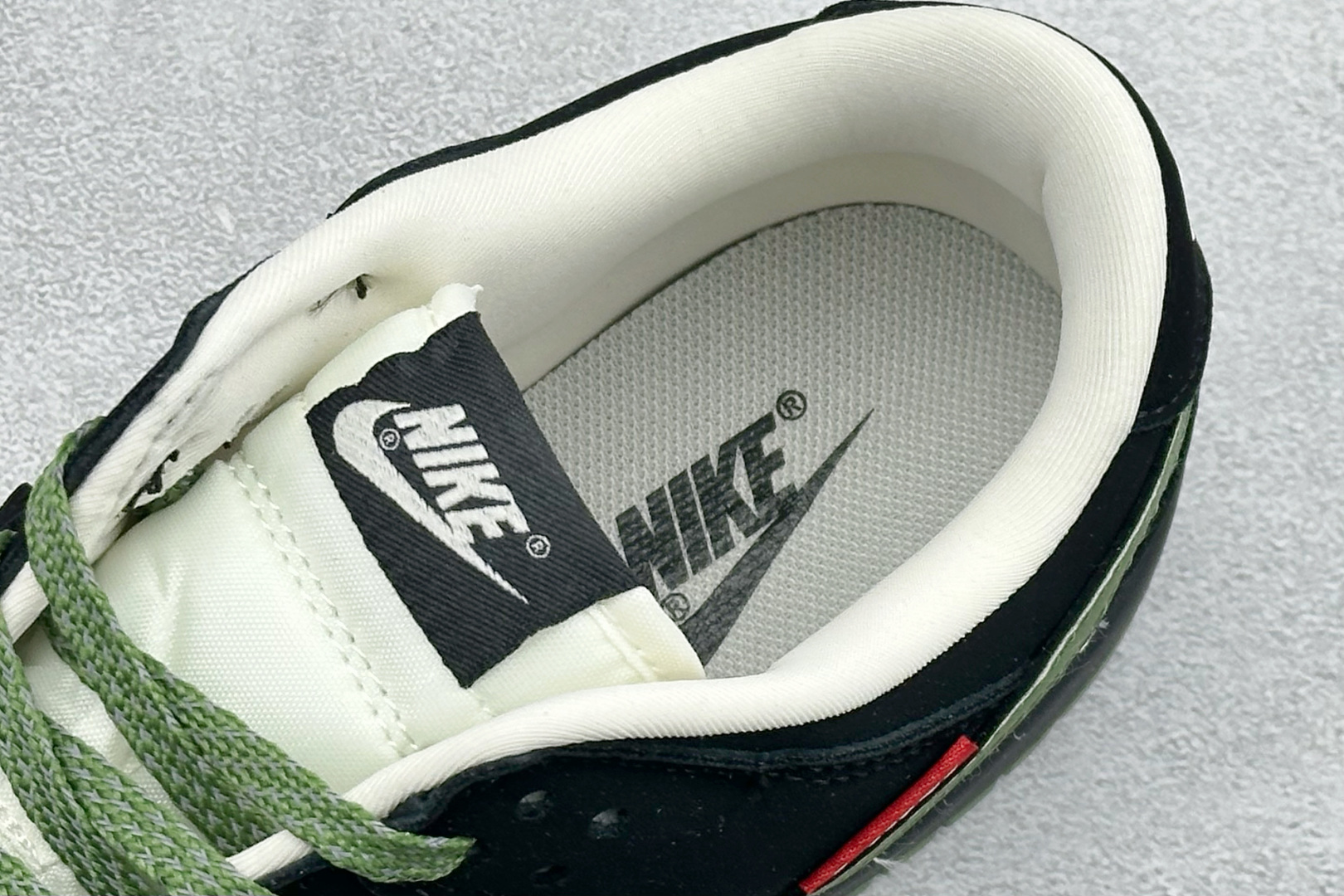 280 Nike SB Dunk Low “Superme联名------军绿麂皮” 高端定制 低帮休闲板鞋 SD8888-006