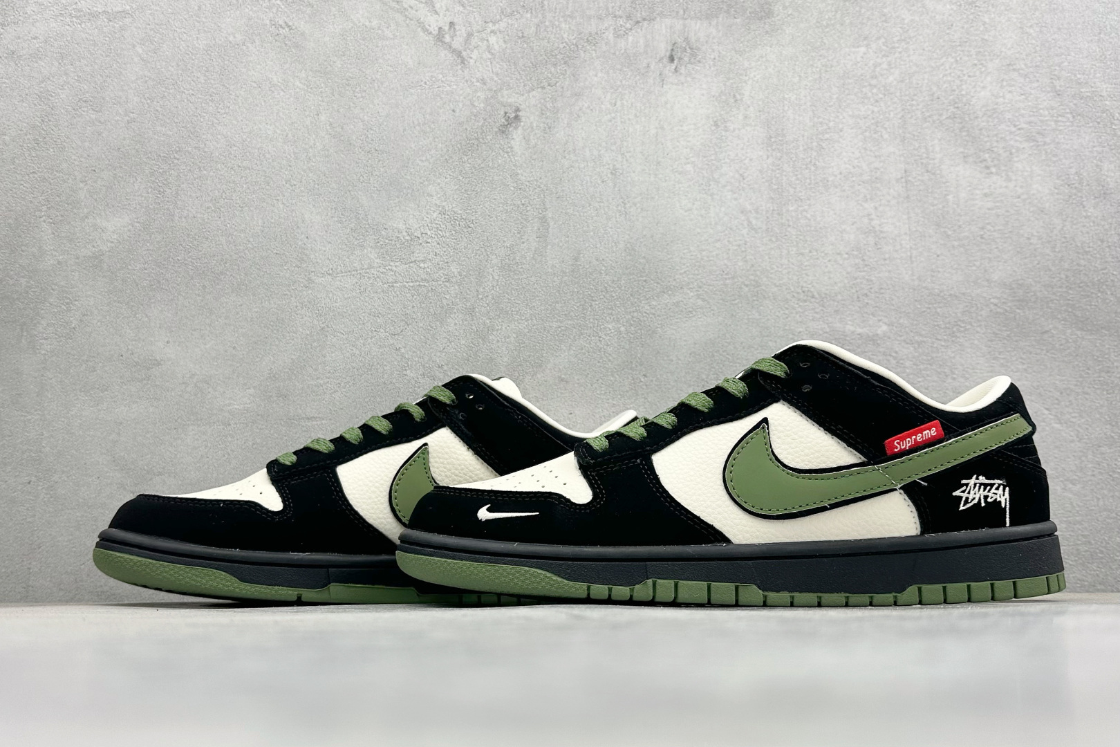 280 Nike SB Dunk Low “Superme联名------军绿麂皮” 高端定制 低帮休闲板鞋 SD8888-006