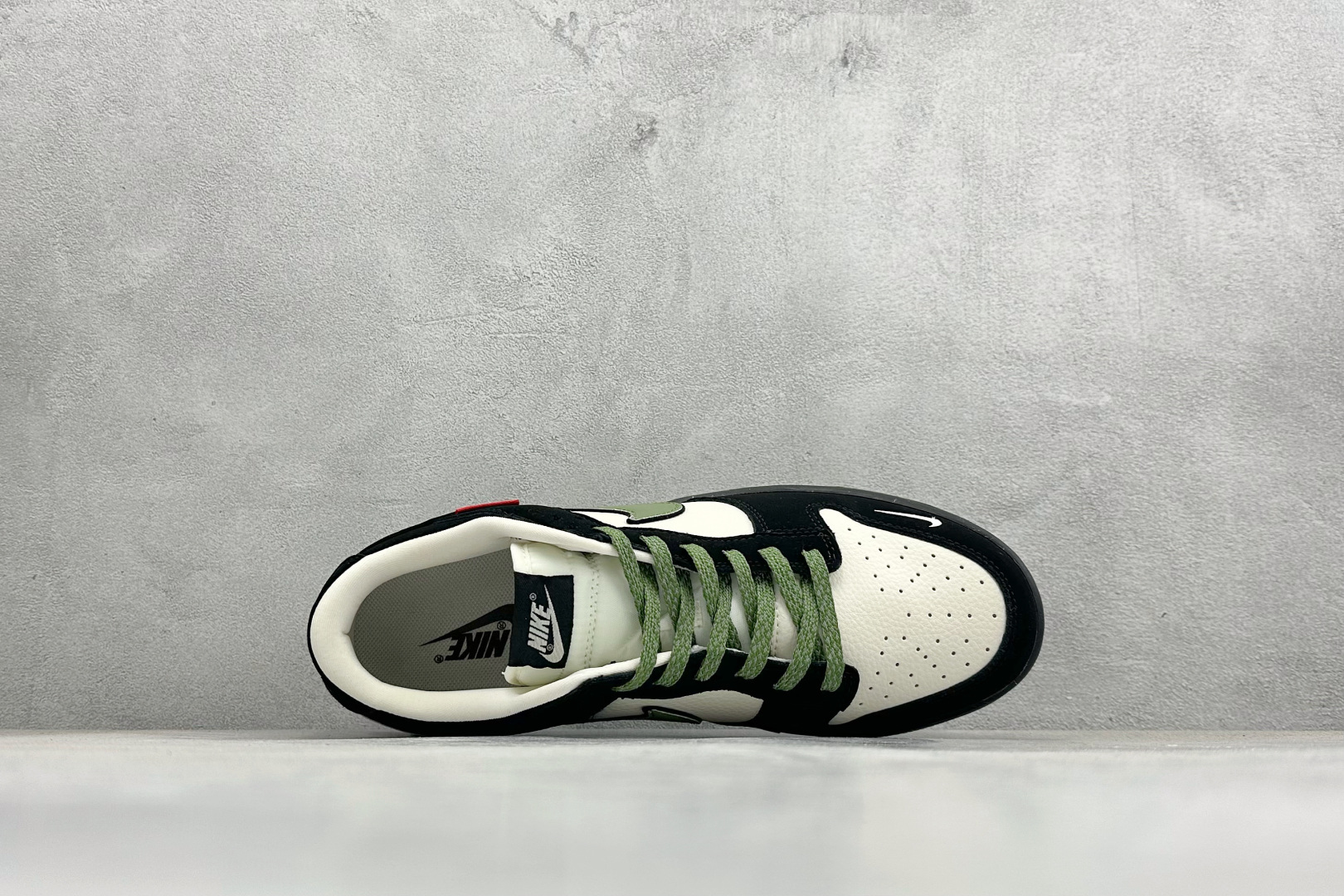 280 Nike SB Dunk Low “Superme联名------军绿麂皮” 高端定制 低帮休闲板鞋 SD8888-006