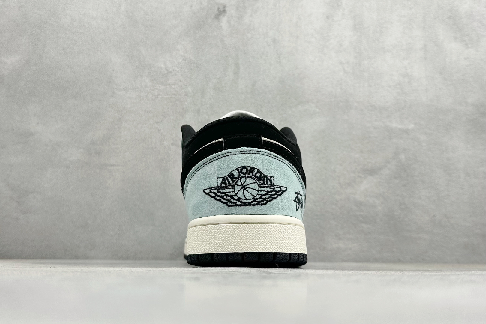 280 Nike Air Force 1 '07 Low “斯图西联名——鬼脸米灰黑”空军一号 QJ1988-005