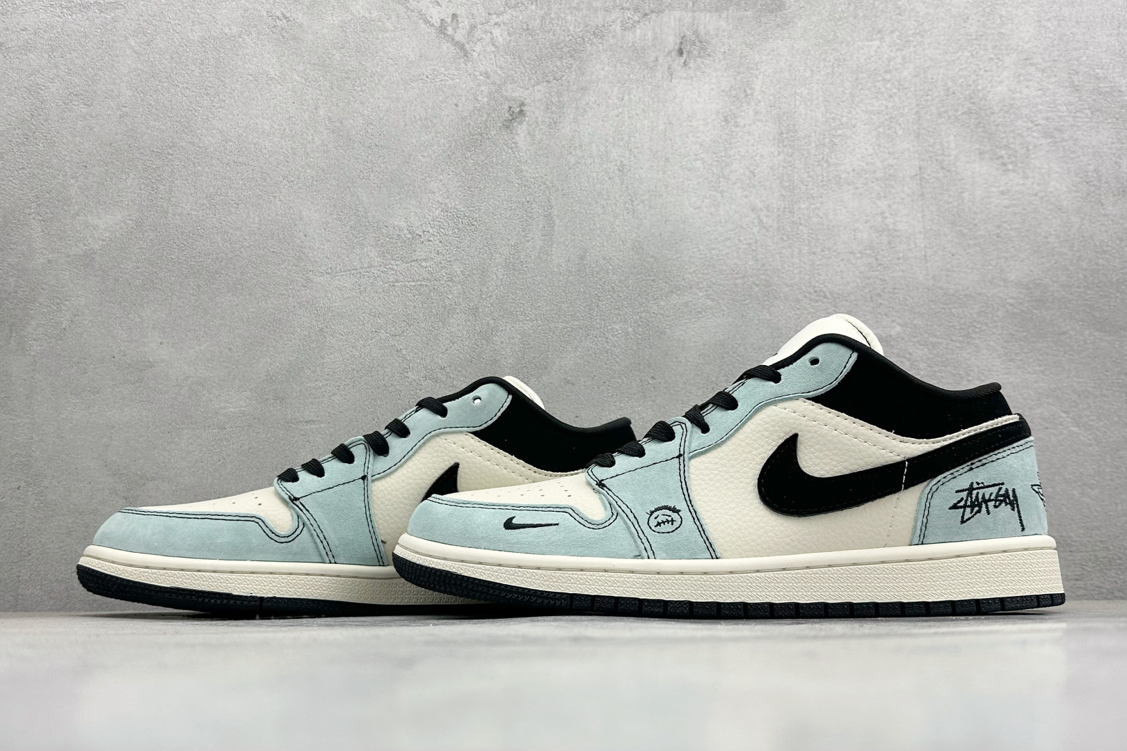 280 Nike Air Force 1 '07 Low “斯图西联名——鬼脸米灰黑”空军一号 QJ1988-005