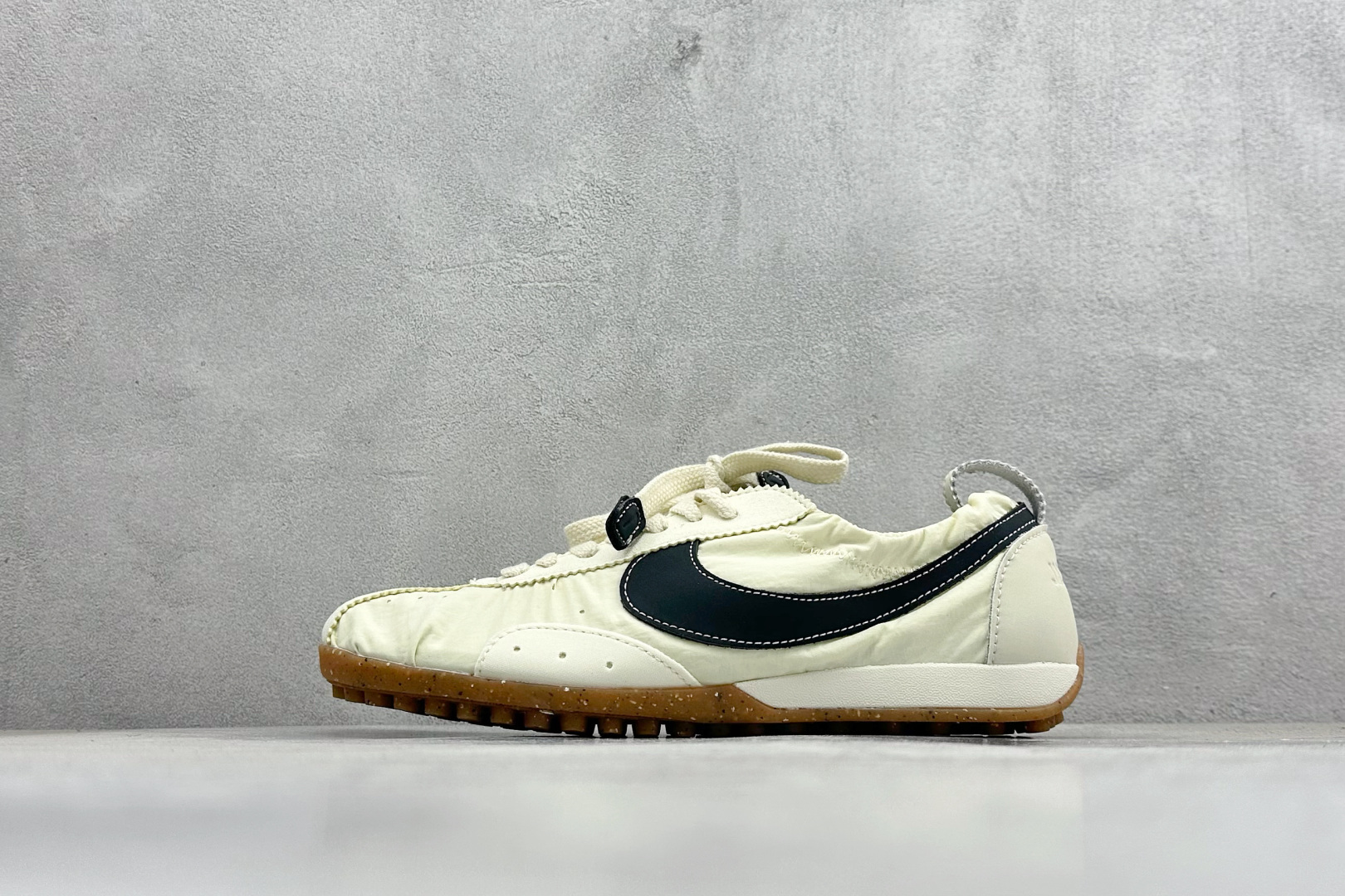 💰NK Moon Shoe x Jacquemus 联名尼龙复古柔软舒适薄底休闲鞋欧美‍走秀‍‍款英伦复