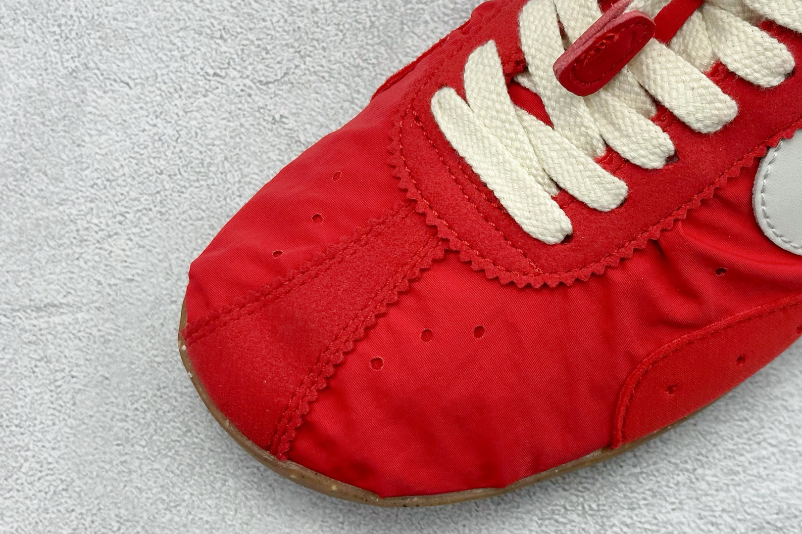 220 NK MoShoe x Jacquemus 联名尼龙复古柔软舒适薄底休闲鞋 HV8547-600