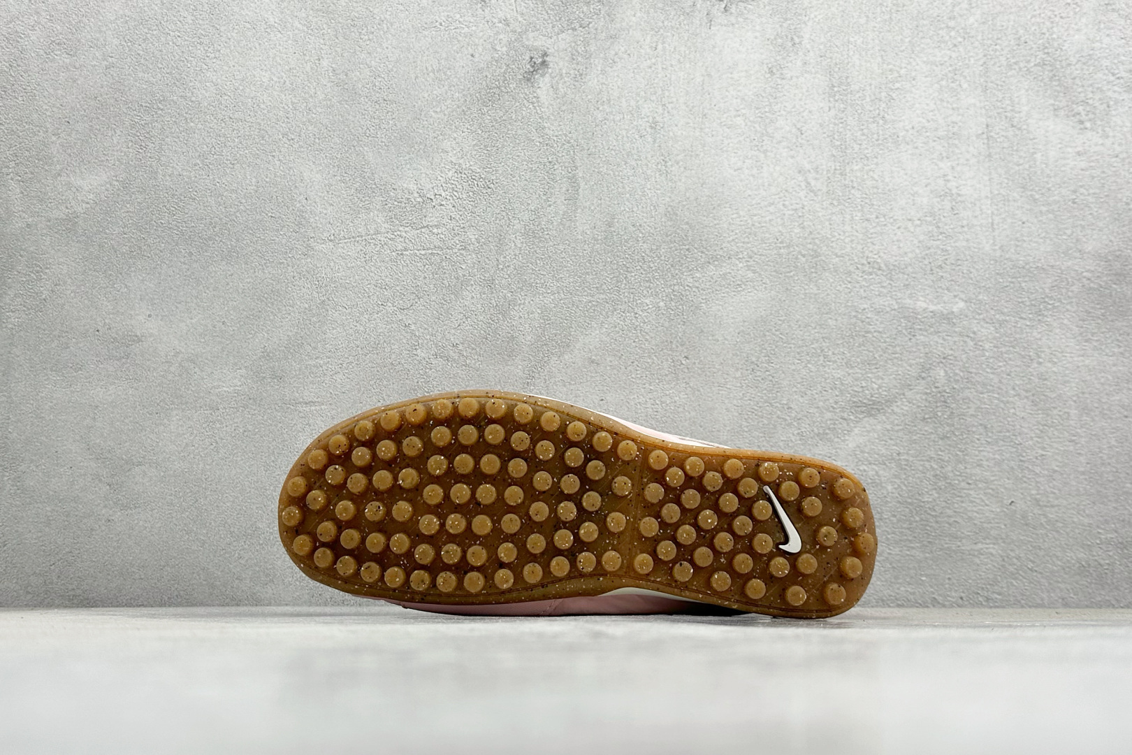 220 NK MoShoe x Jacquemus 联名尼龙复古柔软舒适薄底休闲鞋 HV8547-800