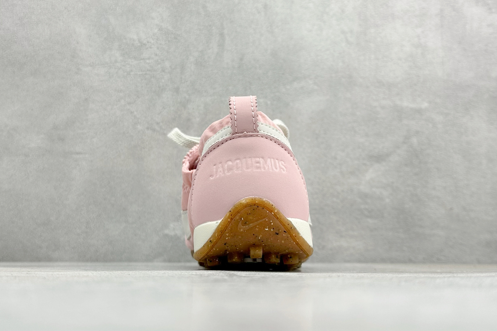 220 NK MoShoe x Jacquemus 联名尼龙复古柔软舒适薄底休闲鞋 HV8547-800