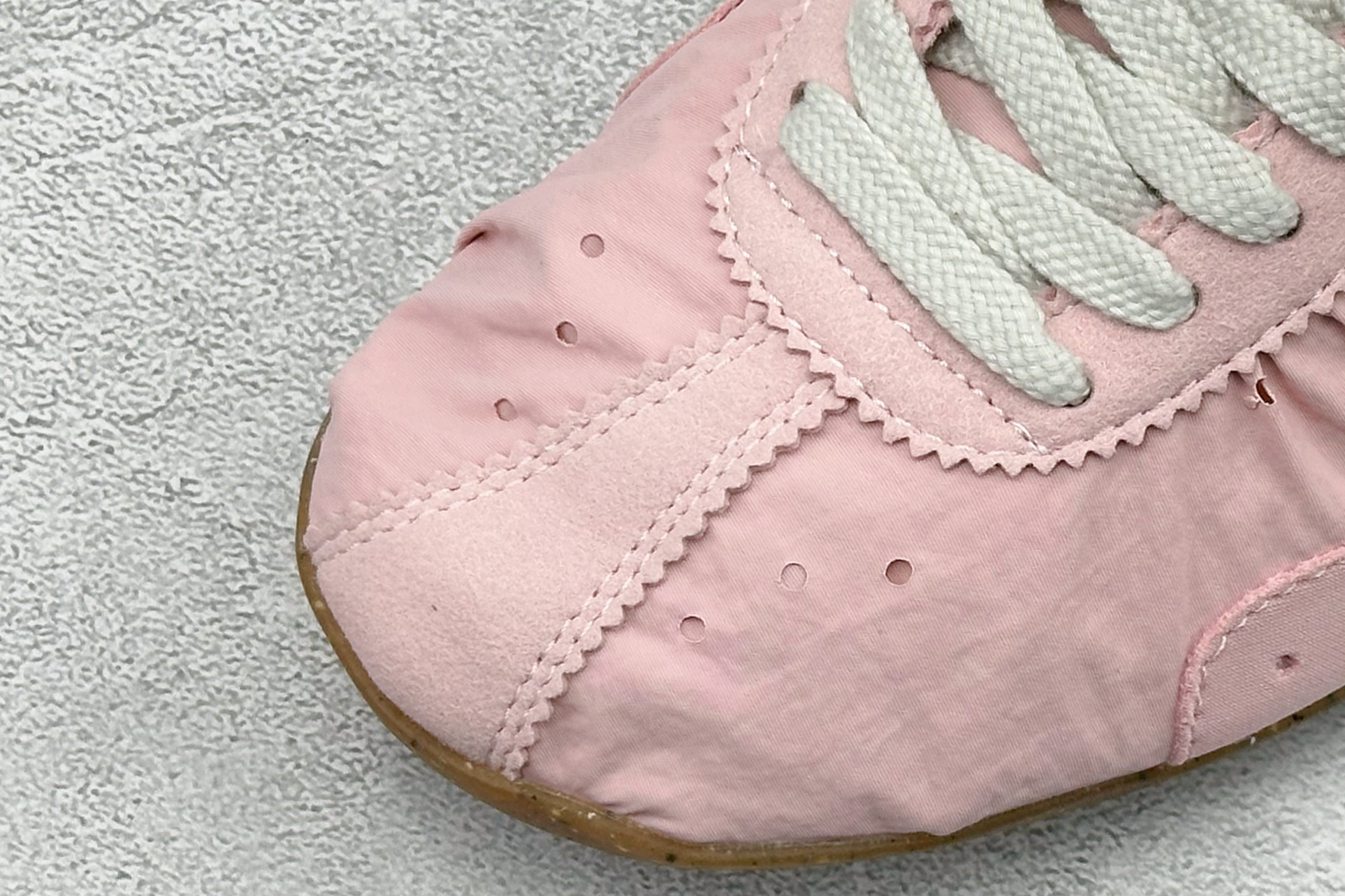 220 NK MoShoe x Jacquemus 联名尼龙复古柔软舒适薄底休闲鞋 HV8547-800