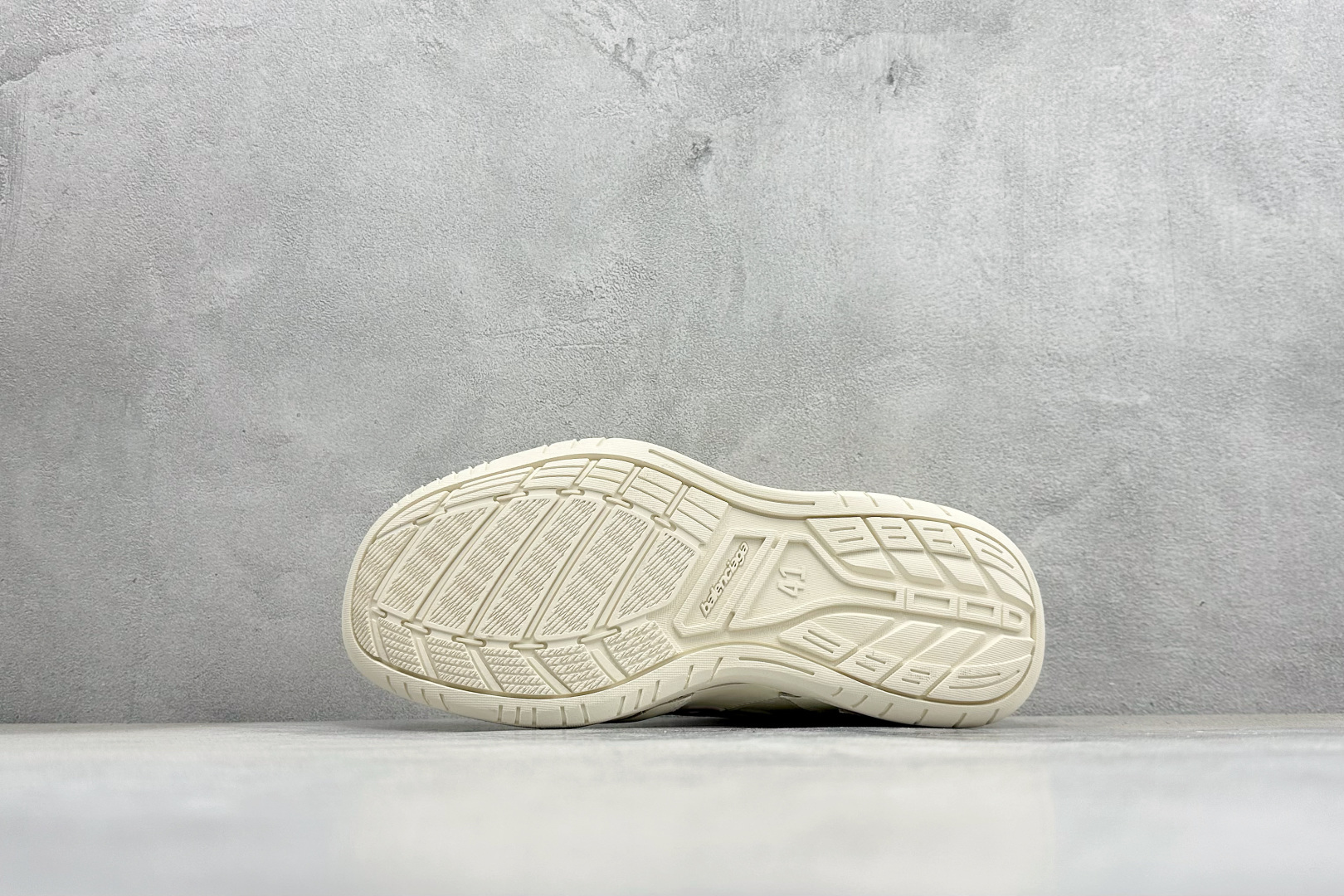 400 PK版Balenciaga 巴黎世家十八代 Hamptons 手工做旧款 牛皮革 复古圆头系带低帮休闲鞋 841765-WCURS-9960