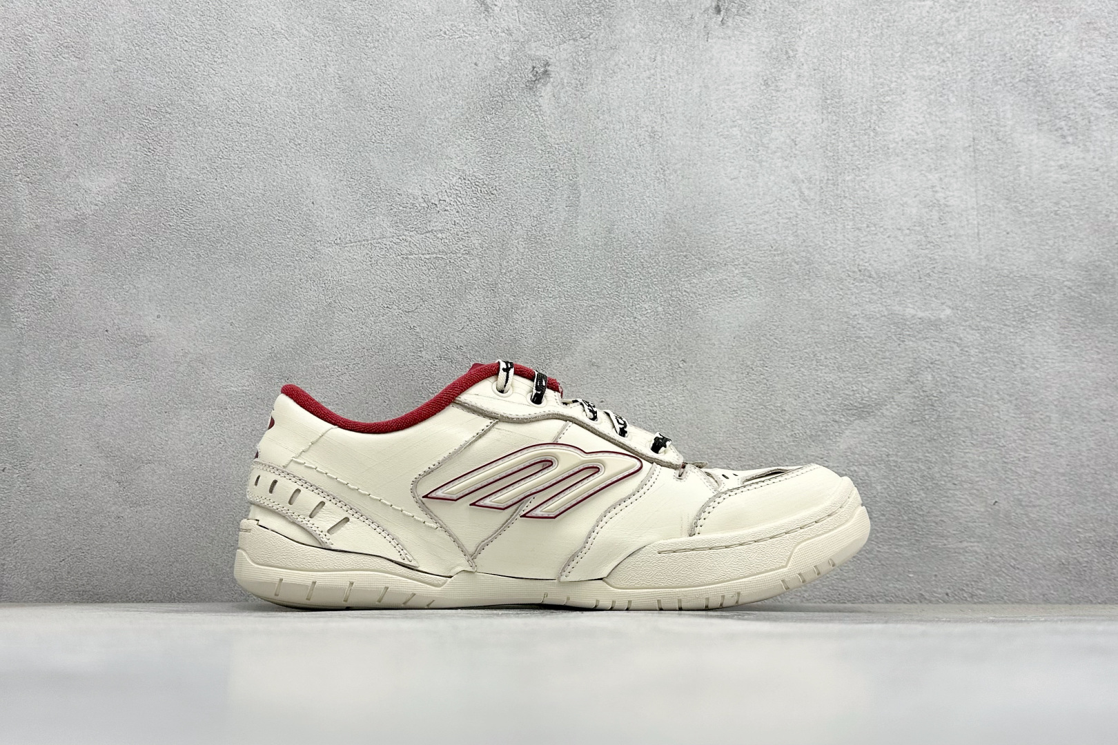 400 PK版Balenciaga 巴黎世家十八代 Hamptons 手工做旧款 牛皮革 复古圆头系带低帮休闲鞋 841765-WCURS-9960