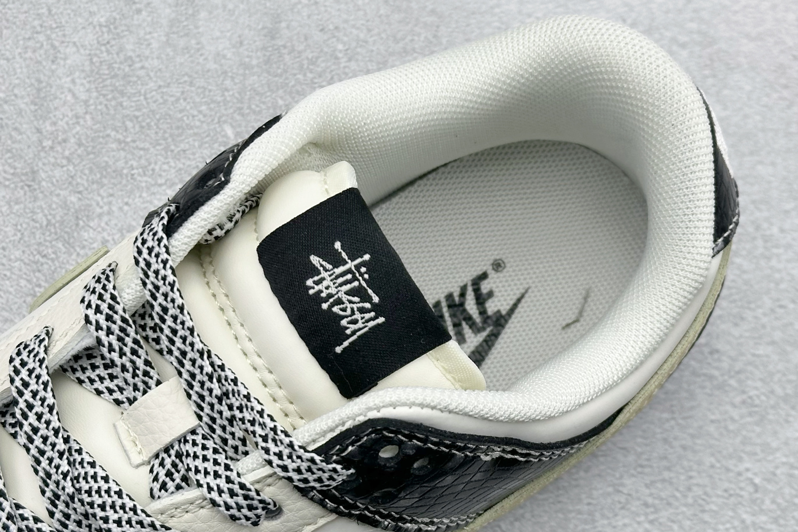 280 XC版Nike SB Dunk Low“斯图西联名——黑鳞” 周年高端定制 低帮休闲板鞋 XS6089-636