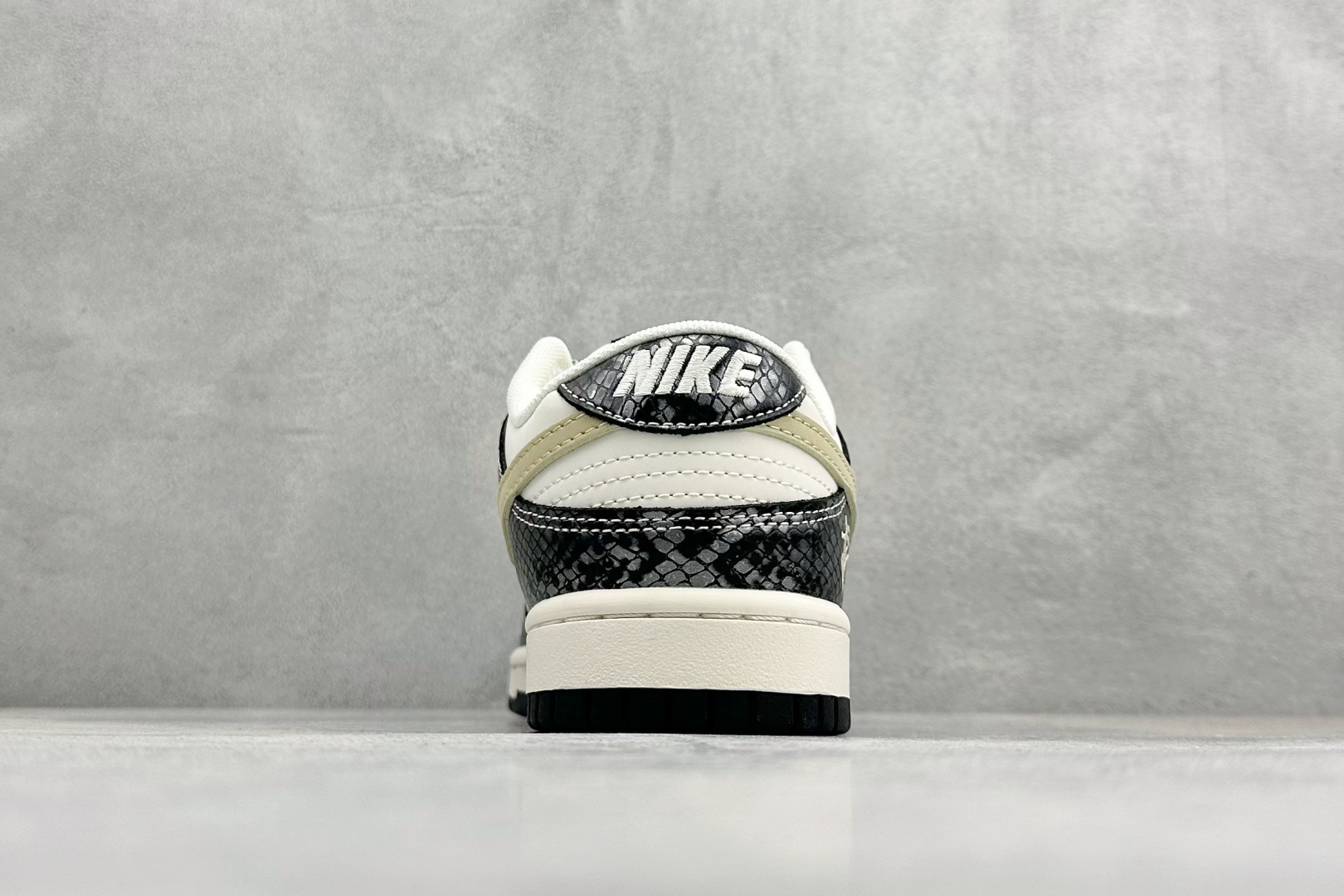 280 XC版Nike SB Dunk Low“斯图西联名——黑鳞” 周年高端定制 低帮休闲板鞋 XS6089-636