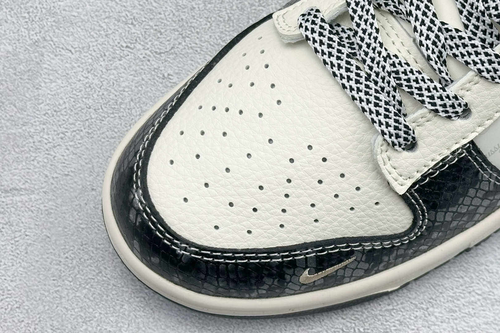 280 XC版Nike SB Dunk Low“斯图西联名——黑鳞” 周年高端定制 低帮休闲板鞋 XS6089-636