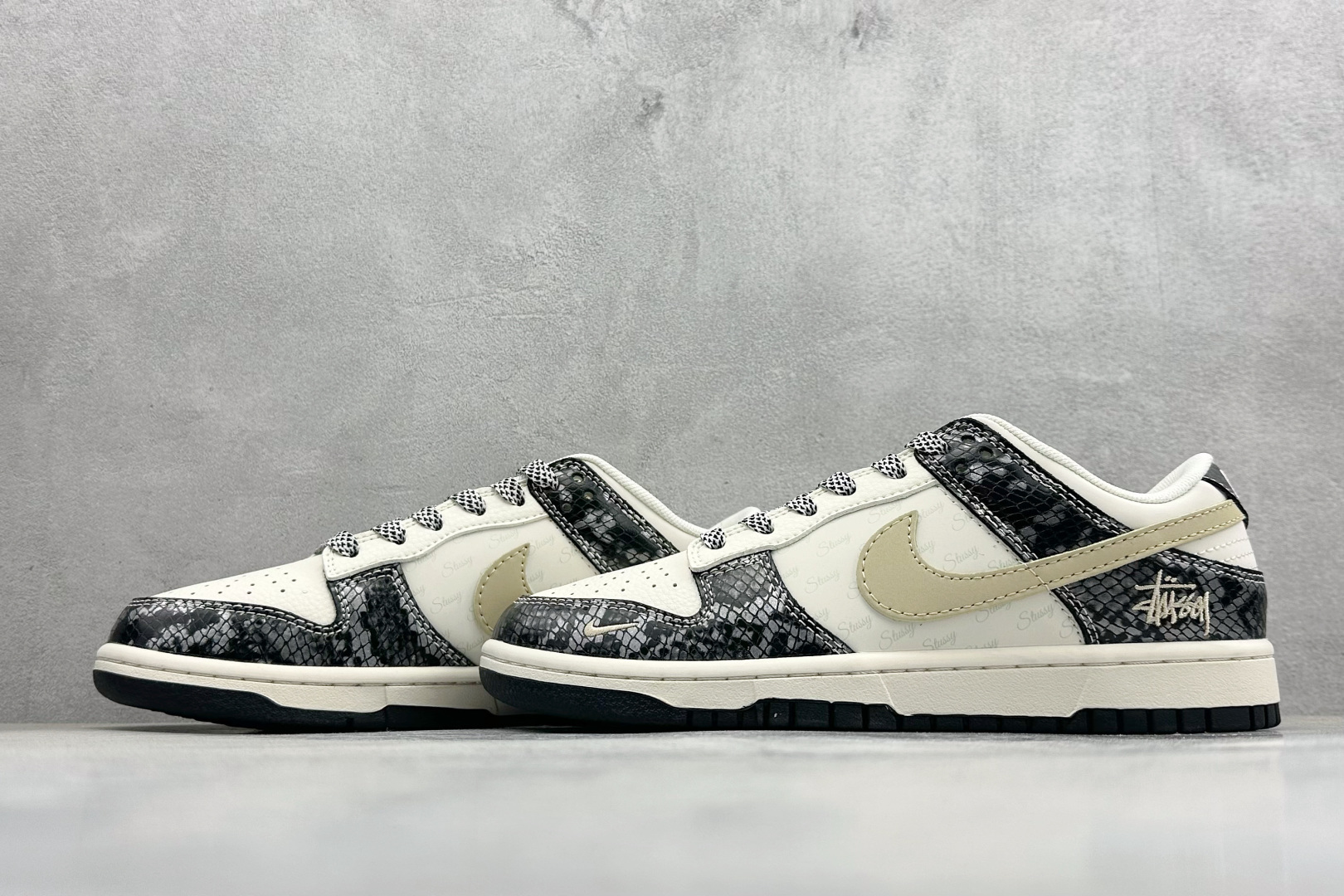 280 XC版Nike SB Dunk Low“斯图西联名——黑鳞” 周年高端定制 低帮休闲板鞋 XS6089-636