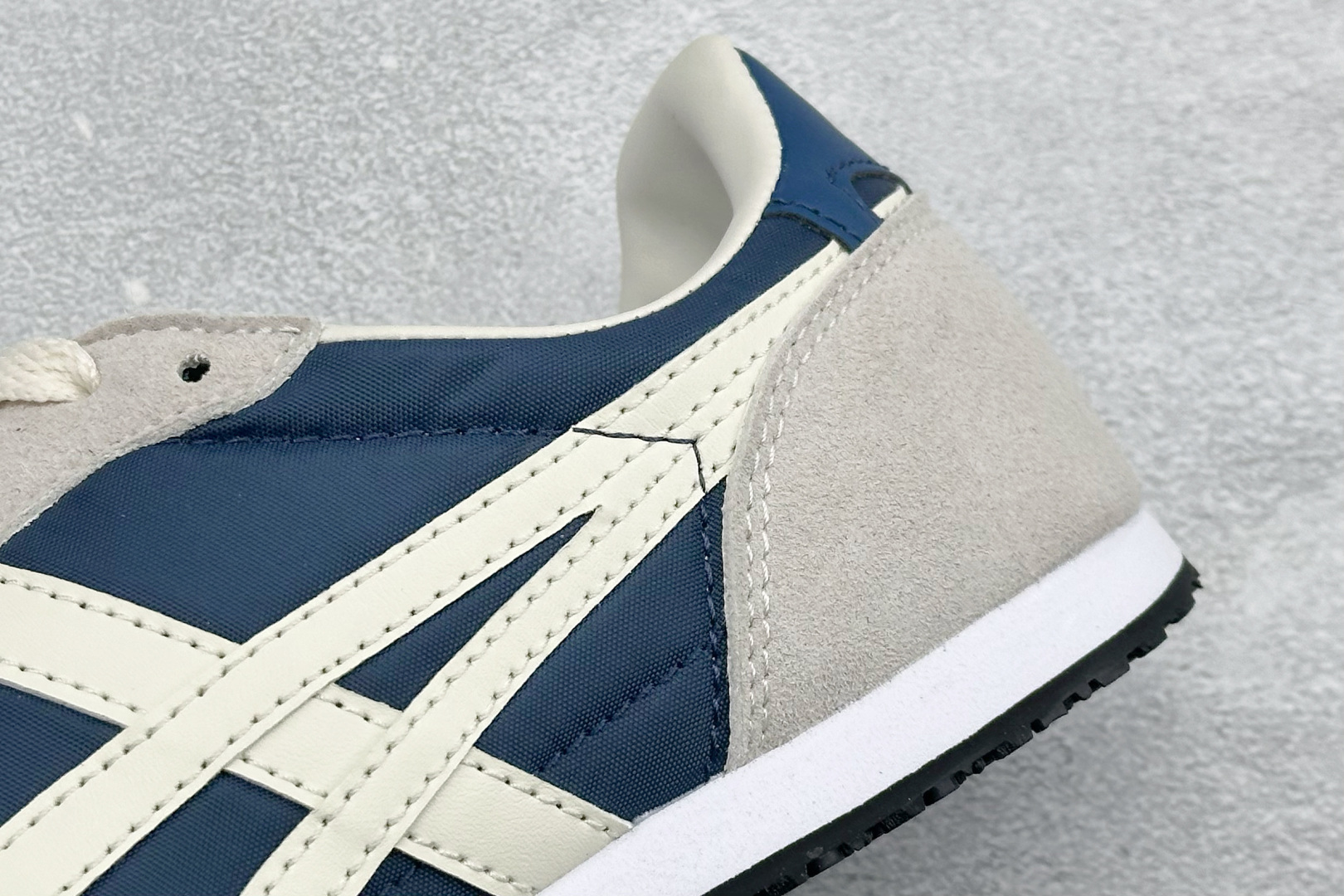 150 CH版Onitsuka Serrano 系列 亚瑟士鬼冢虎 复古经典板鞋 1183B400-406