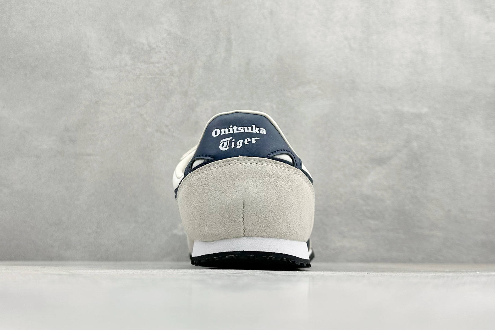 150 CH版Onitsuka Serrano 系列 亚瑟士鬼冢虎 复古经典板鞋 1183B400-200