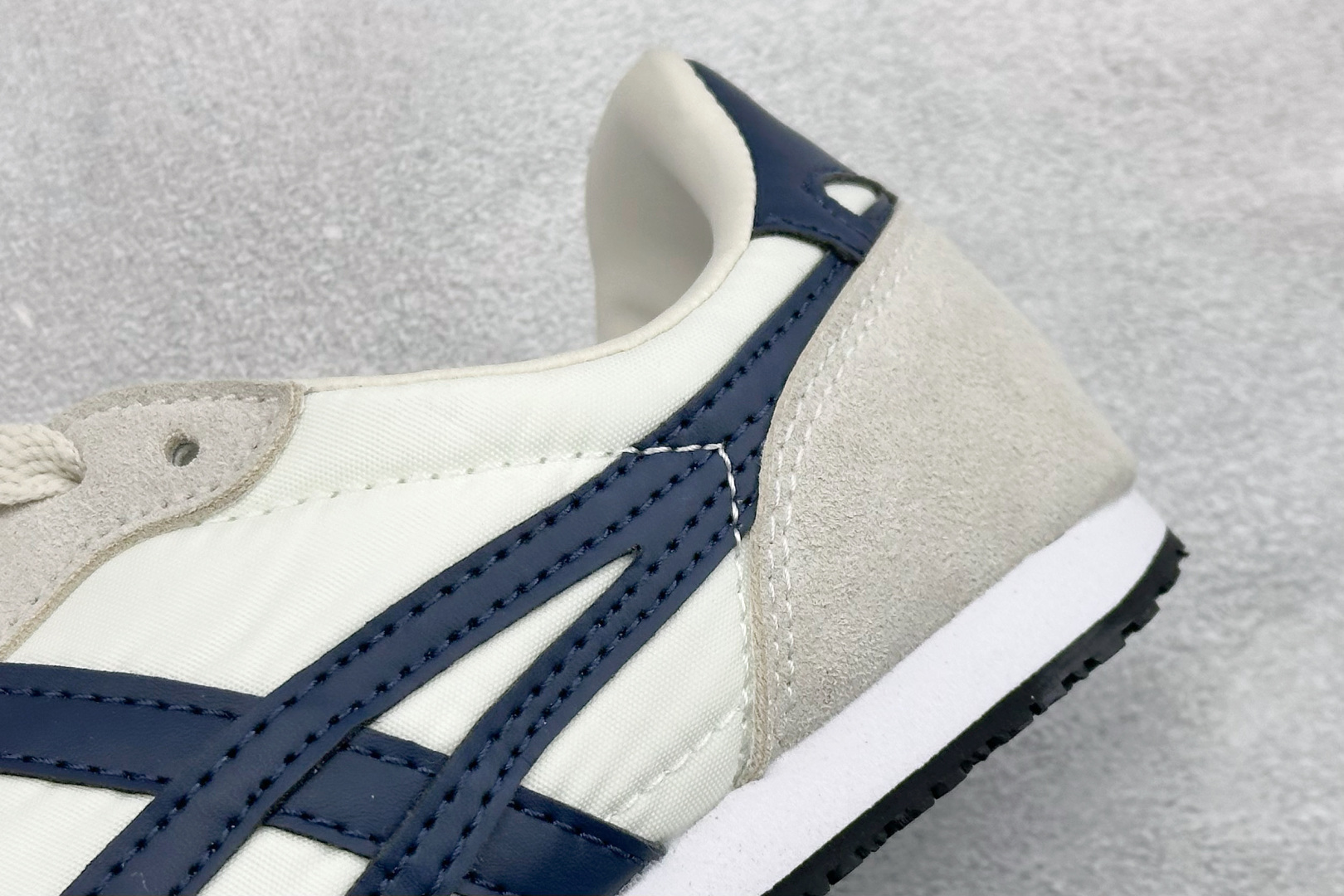 150 CH版Onitsuka Serrano 系列 亚瑟士鬼冢虎 复古经典板鞋 1183B400-200