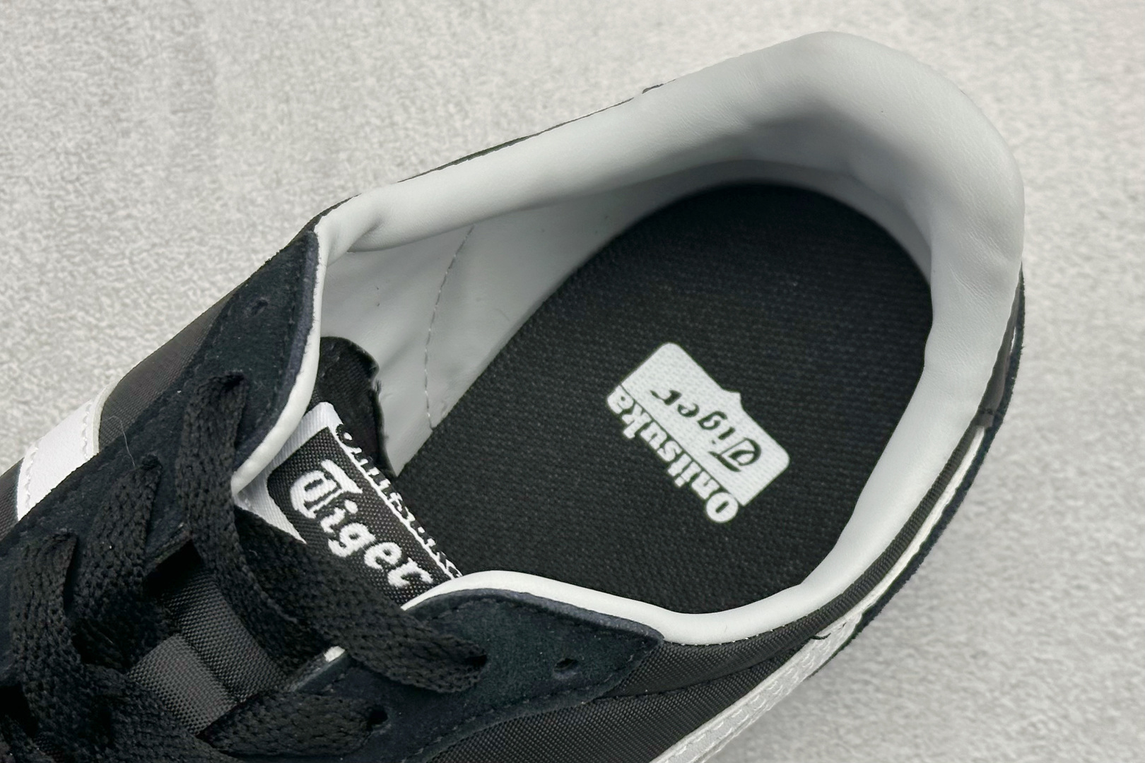 150 CH版Onitsuka Serrano 系列 亚瑟士鬼冢虎 复古经典板鞋1183B400-001