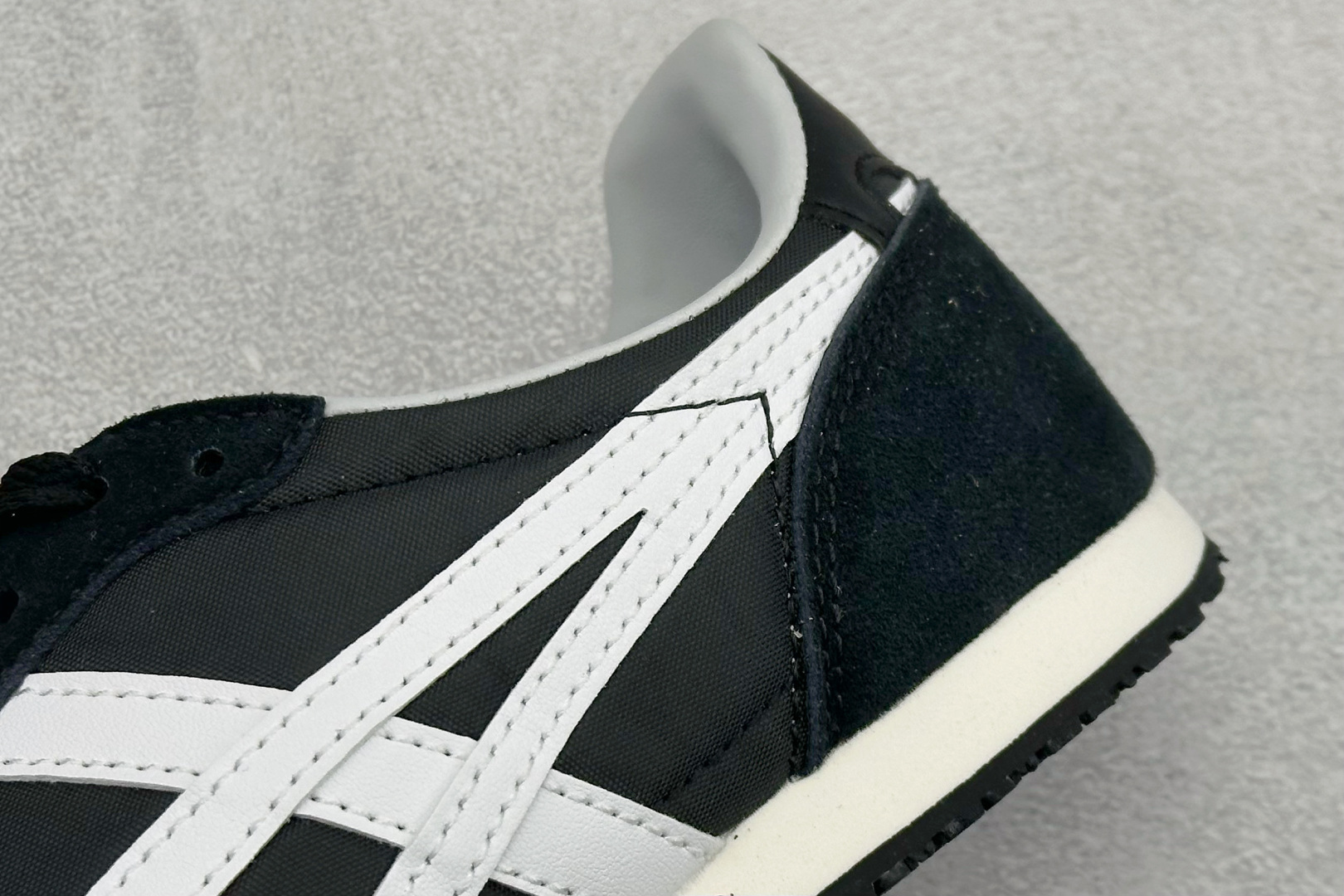 150 CH版Onitsuka Serrano 系列 亚瑟士鬼冢虎 复古经典板鞋1183B400-001